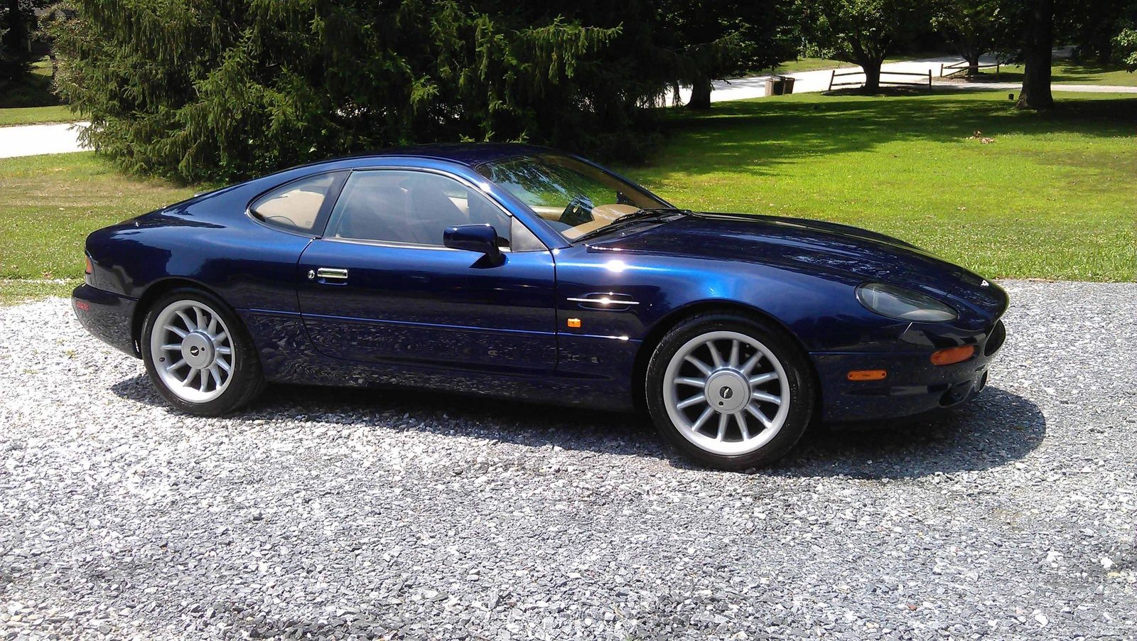 2001_aston_martin_db7_2_dr_vantage_coupe-pic-1790377957470856770.jpeg