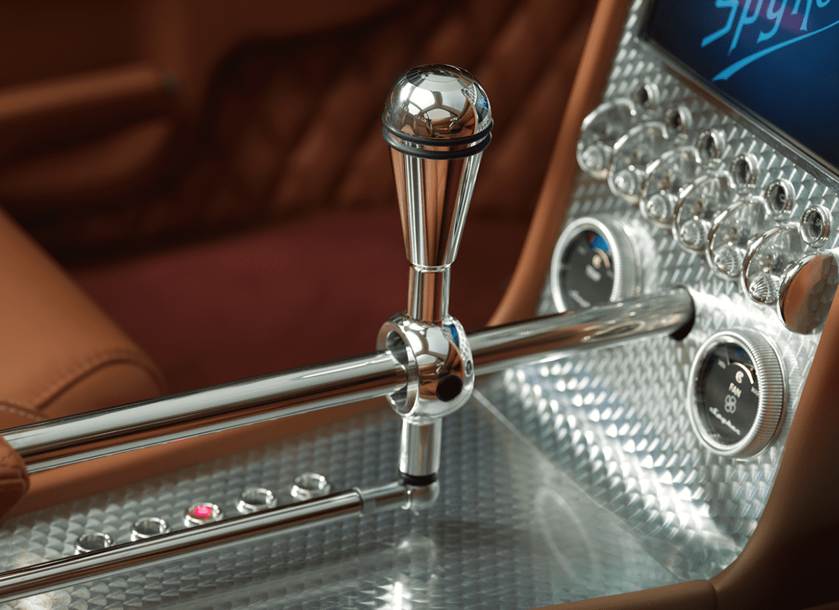 the-old-school-gear-shift-is-the-coolest-feature-in-spykers-concept-car.jpg