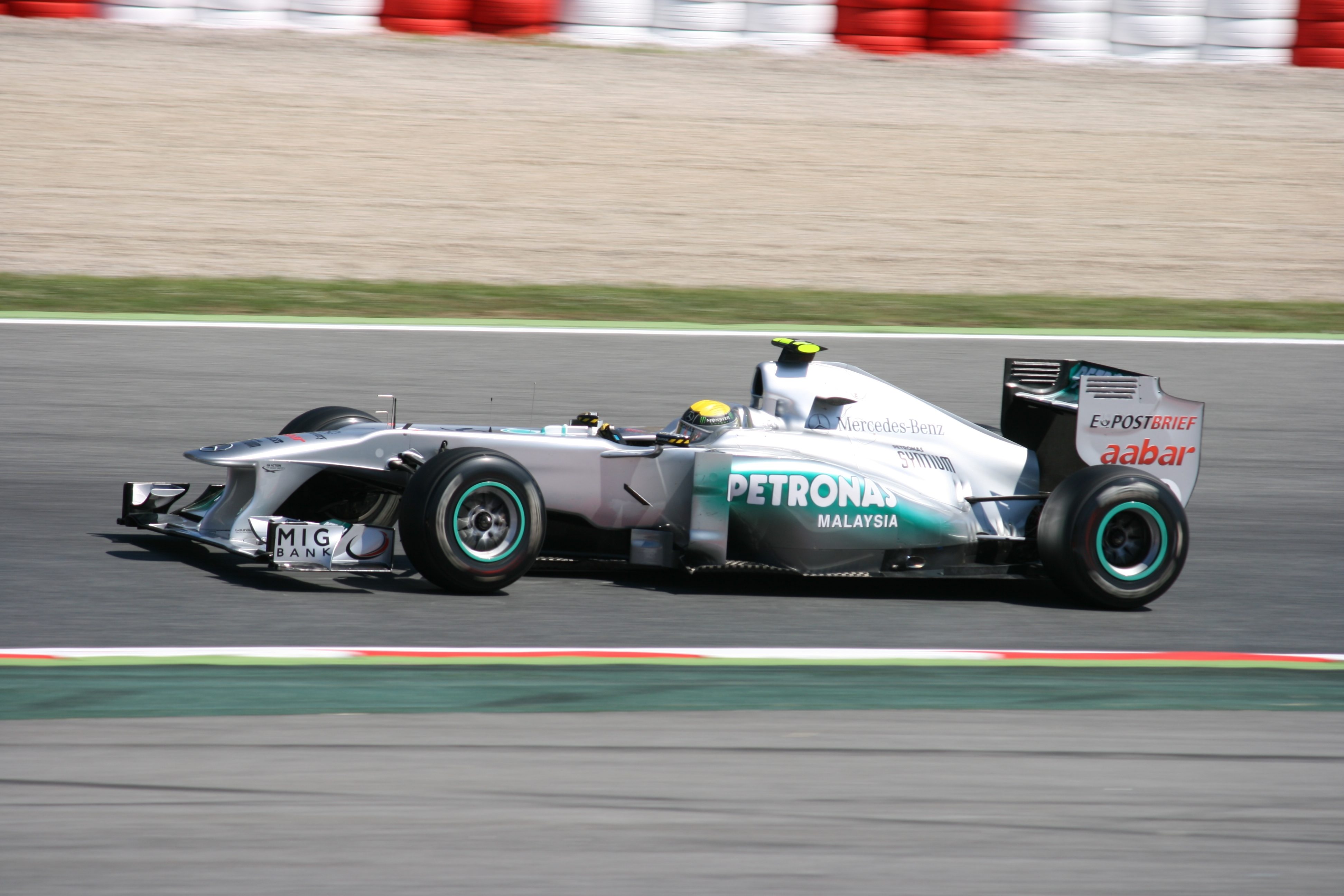 Mercedes_MGP_W02_Rosberg_Spanish_GP_2011-2.jpg