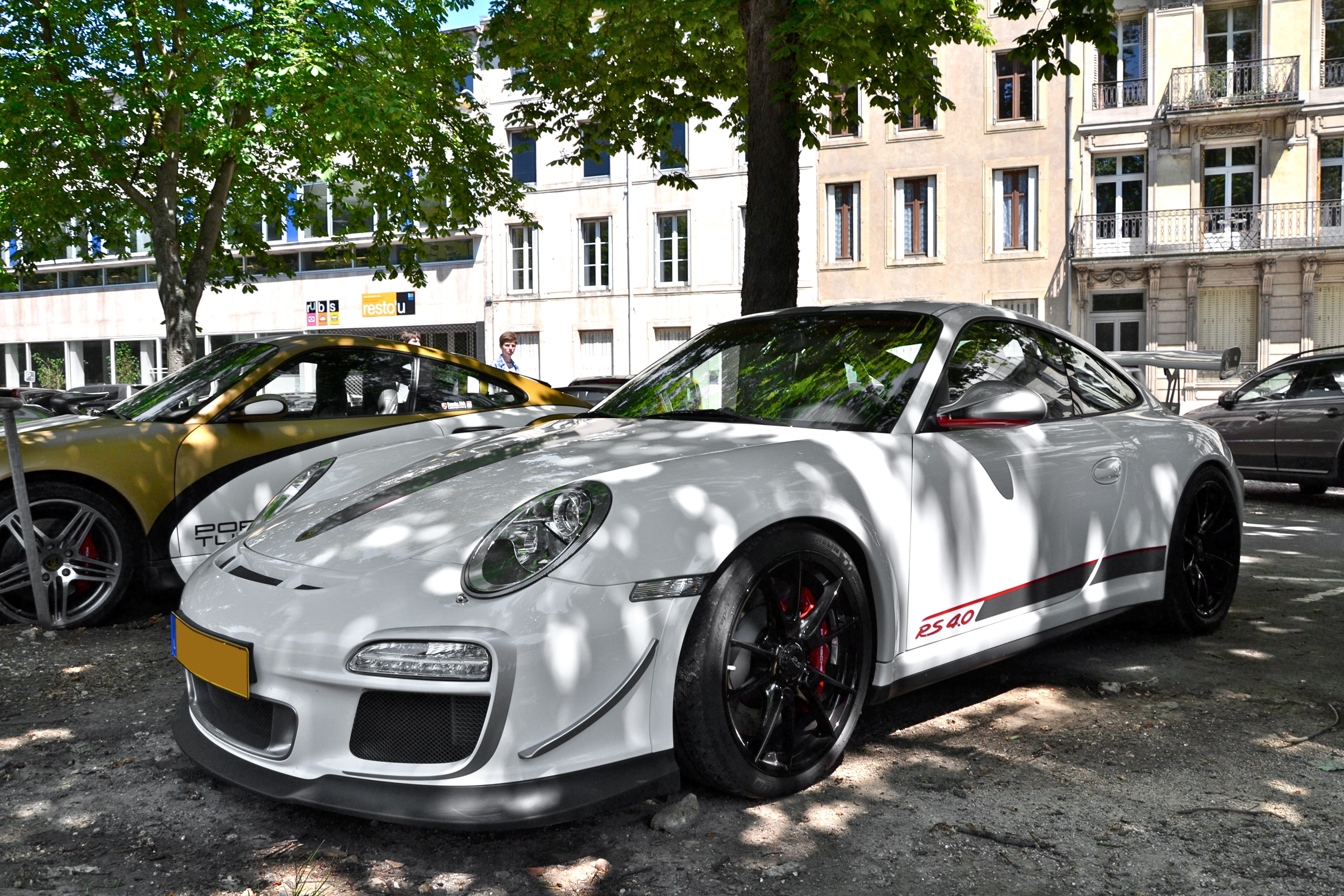 Porsche_911_GT3_RS_4.0_(7274186688).jpg