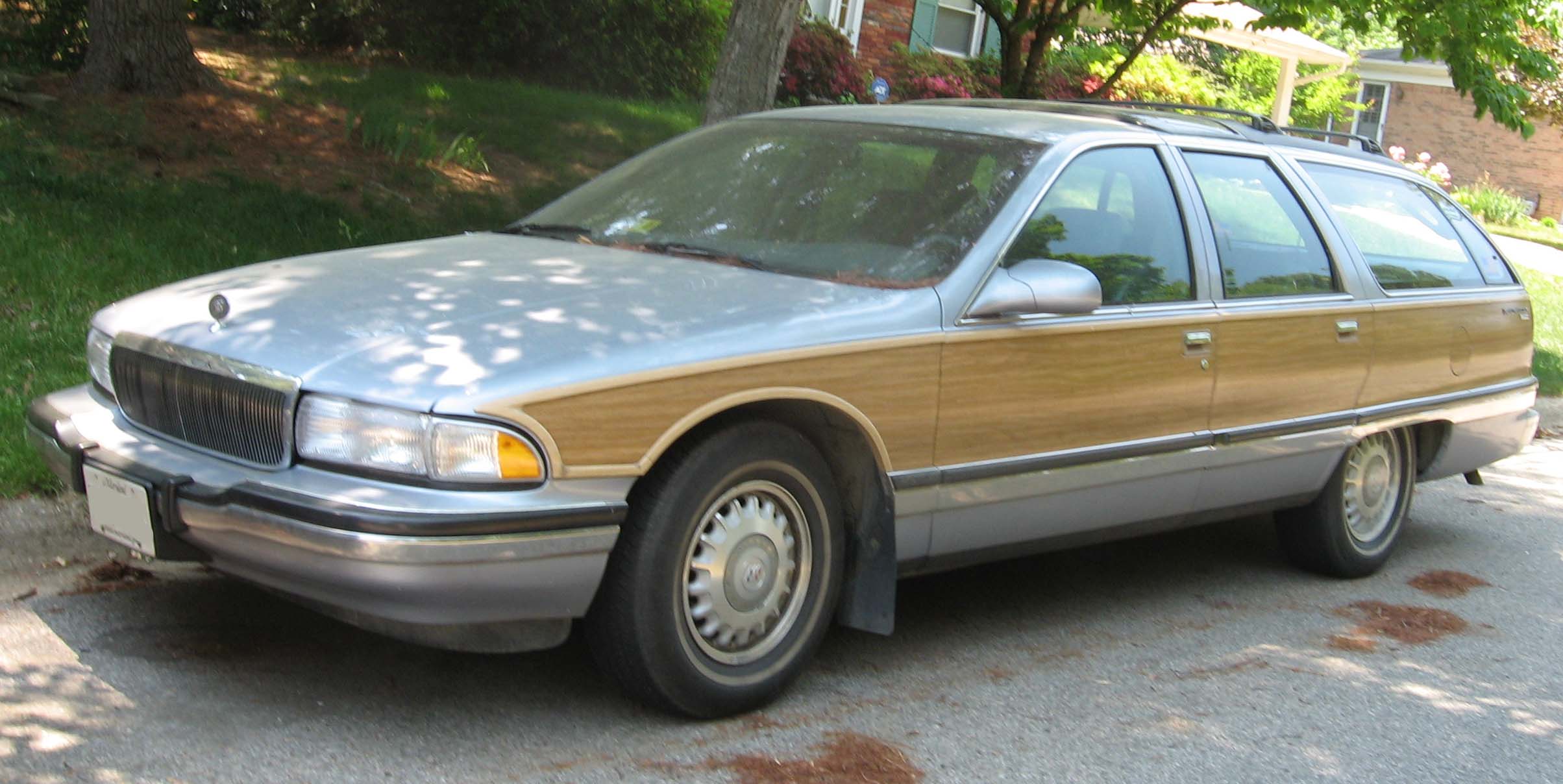 Buick_Roadmaster_Wagon.jpg