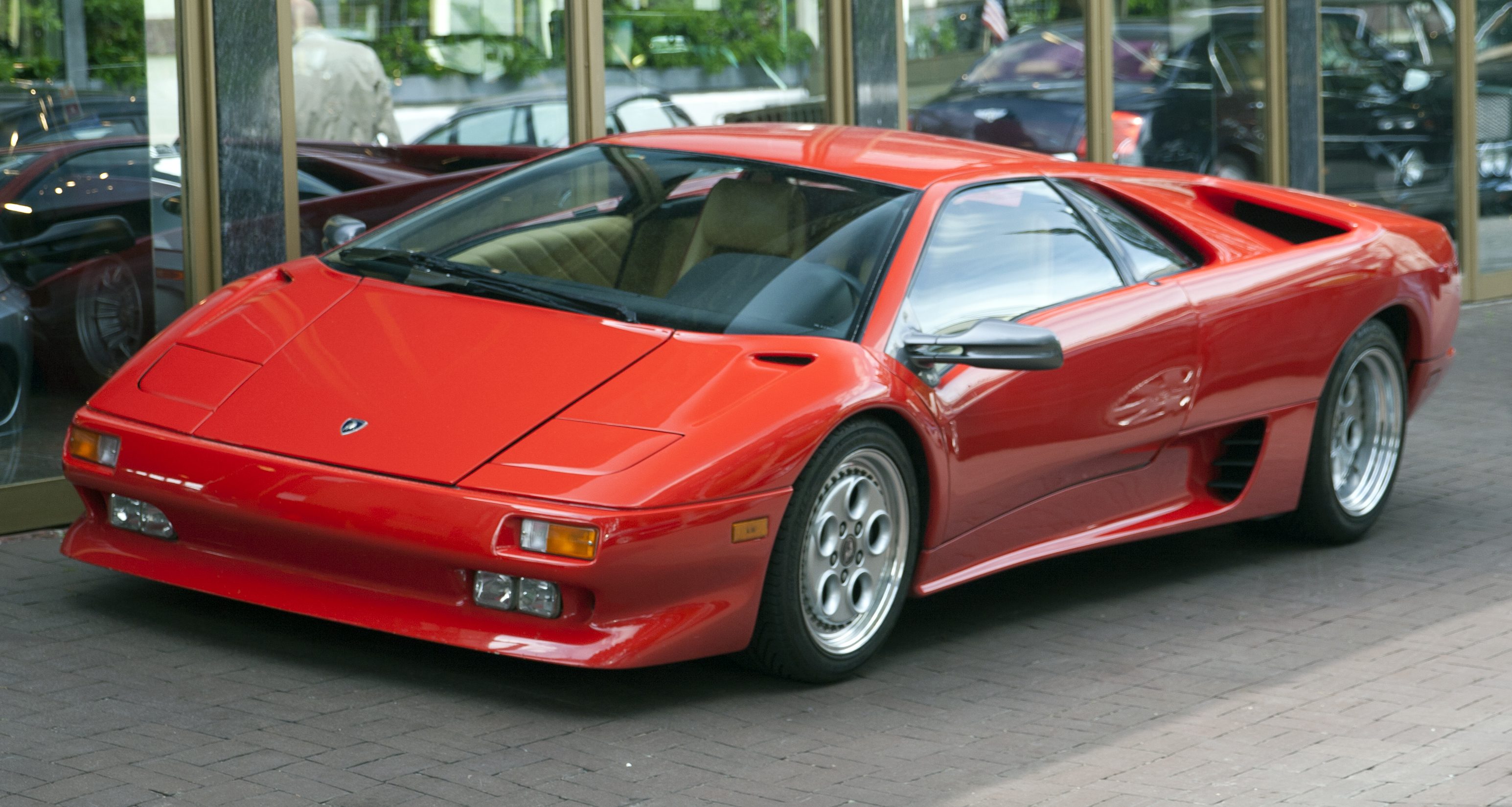 Early_Lamborghini_Diablo_in_red.jpg