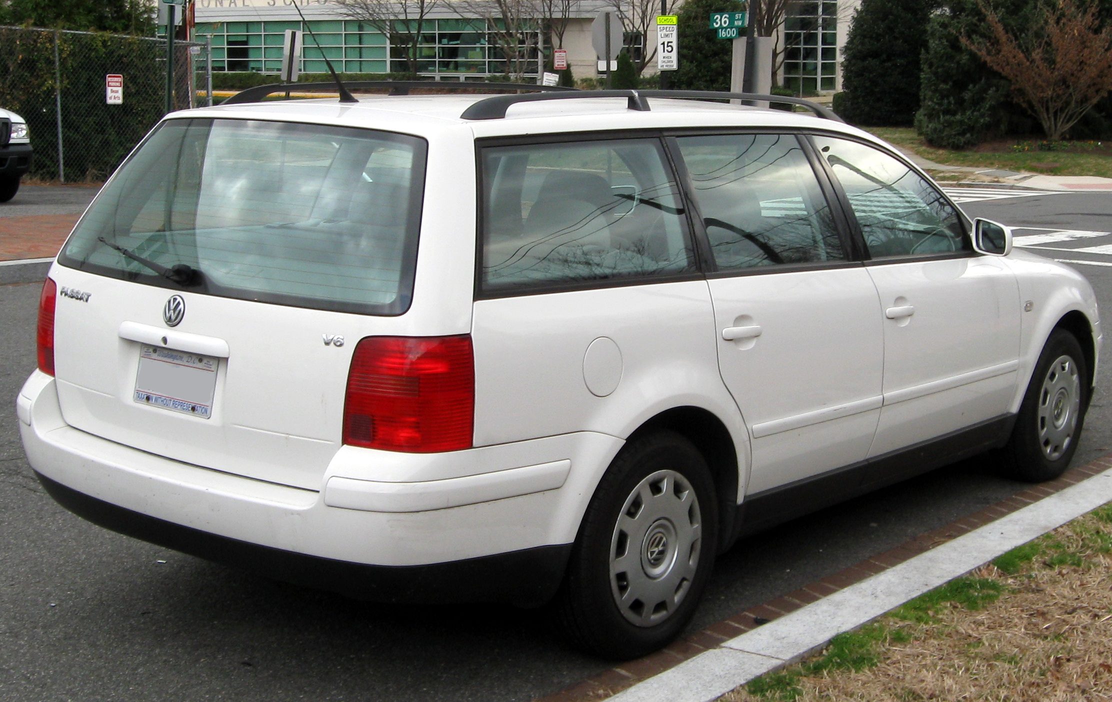 1998-2001_Volkswagen_Passat_wagon_--_01-07-2012_rear.jpg