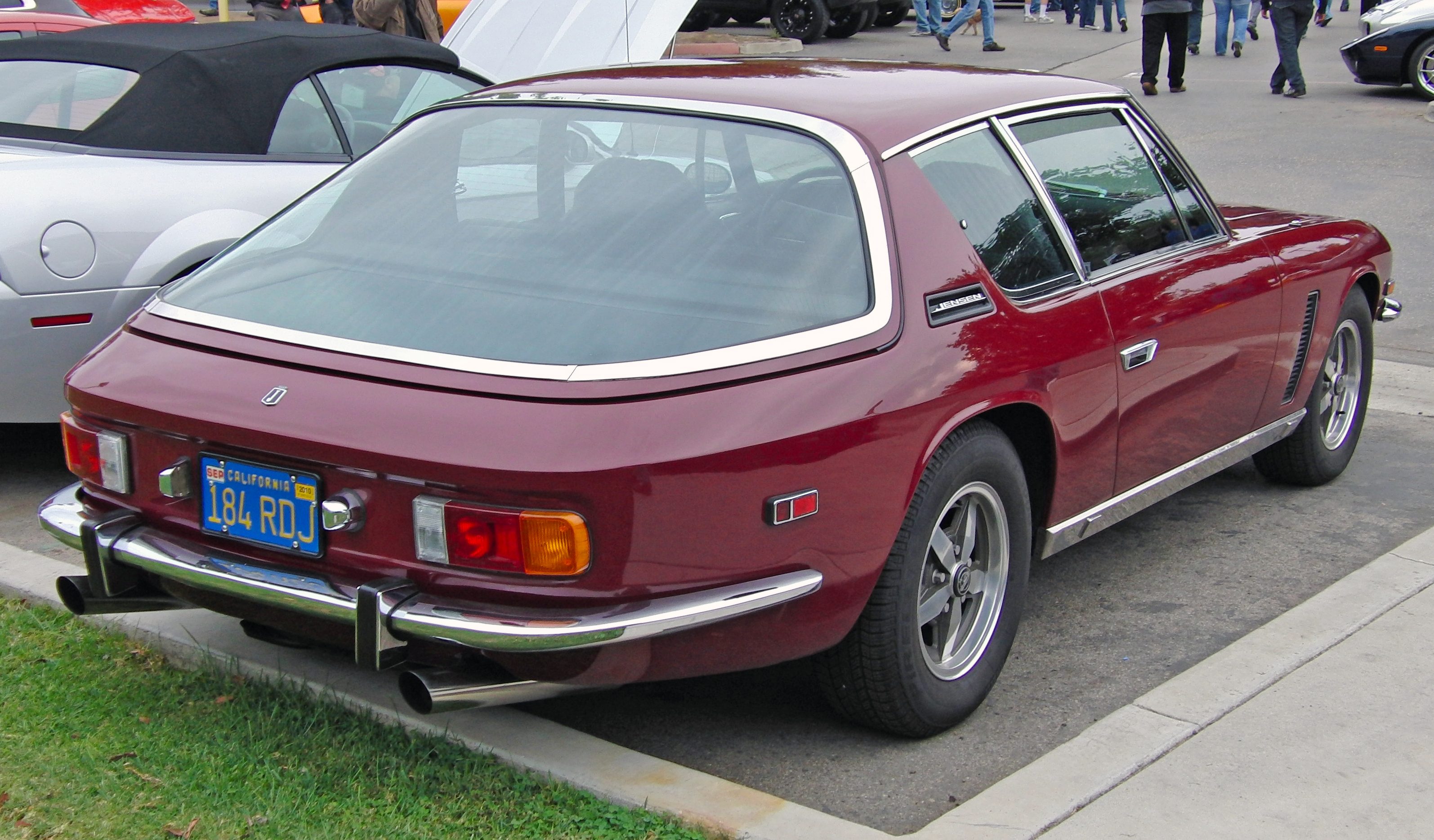 Jensen_Interceptor_III_rear.jpg