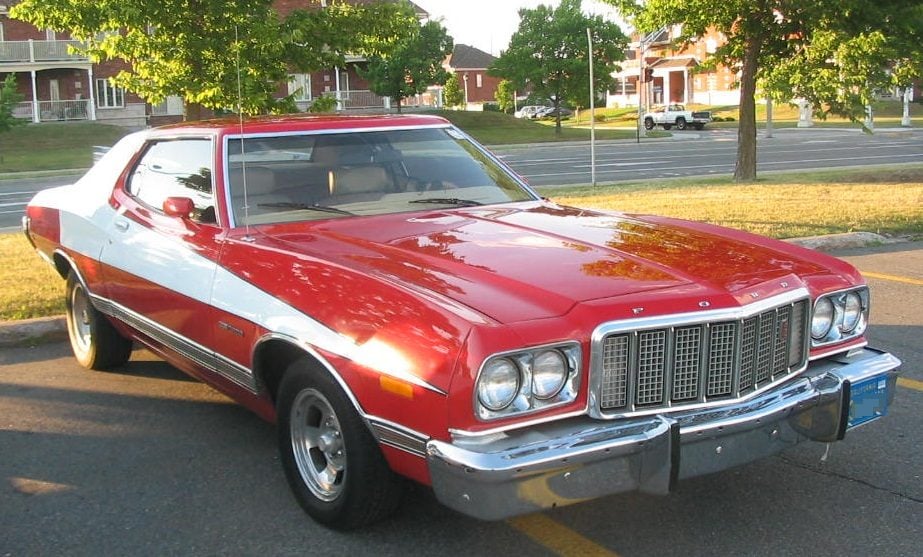 %2774_Ford_Gran_Torino_Starsky_%26_Hutch_%28Auto_classique_Jukebox_Burgers_%2711%29.JPG