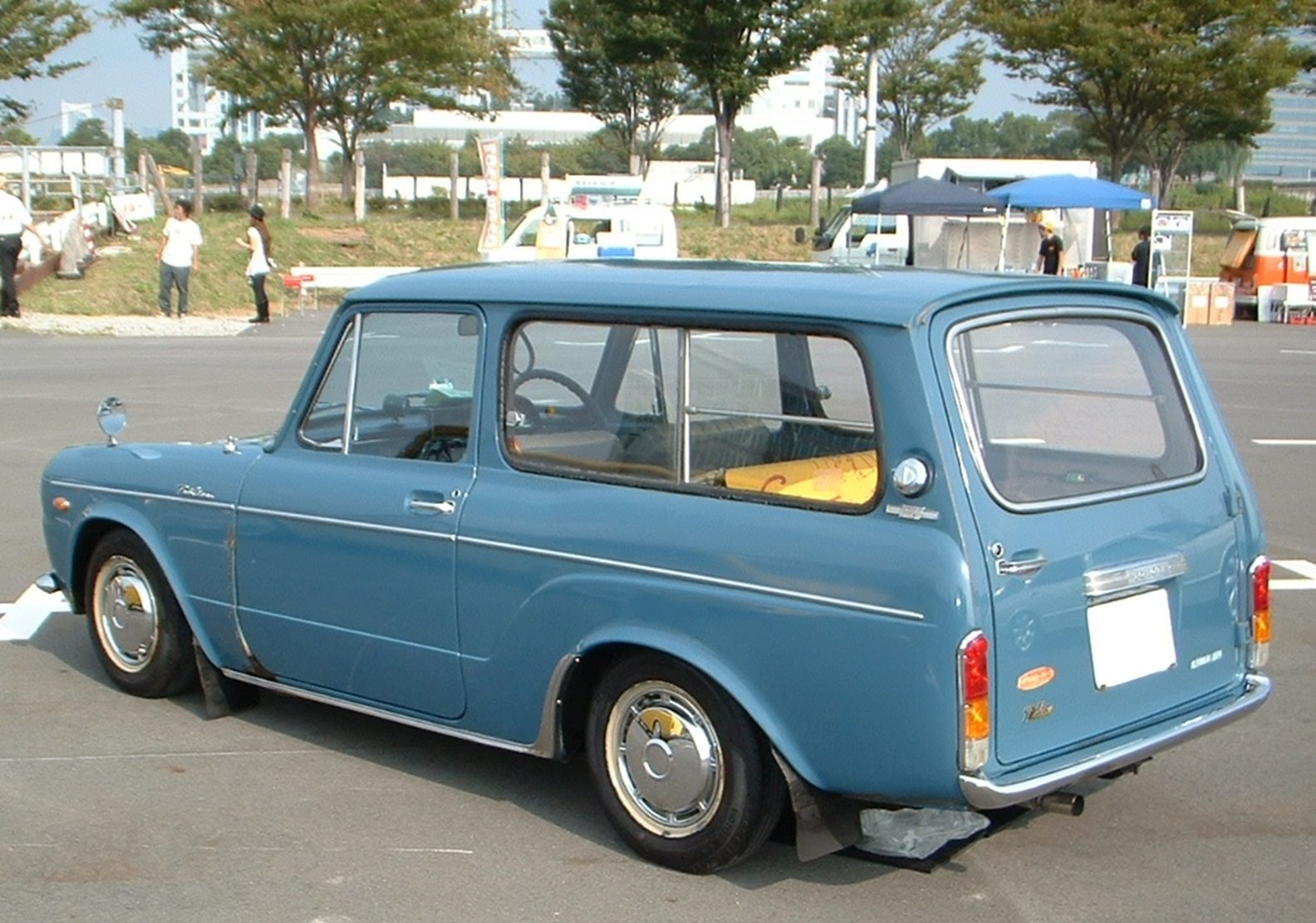 Toyota_Publica_800_Van_DeLuxe_%28UP26V-D%29_rear_view.jpg