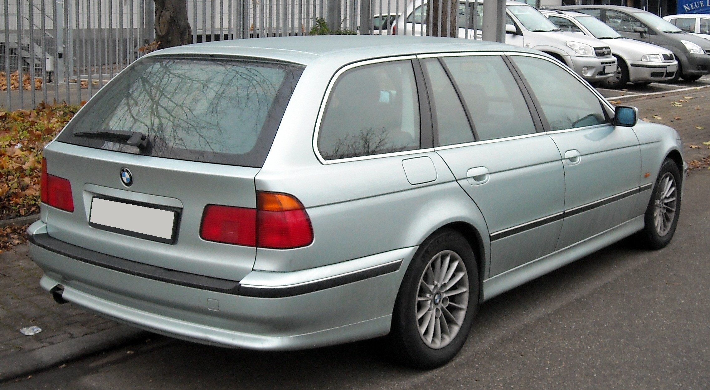 BMW_E39_Touring_rear_20081125.jpg