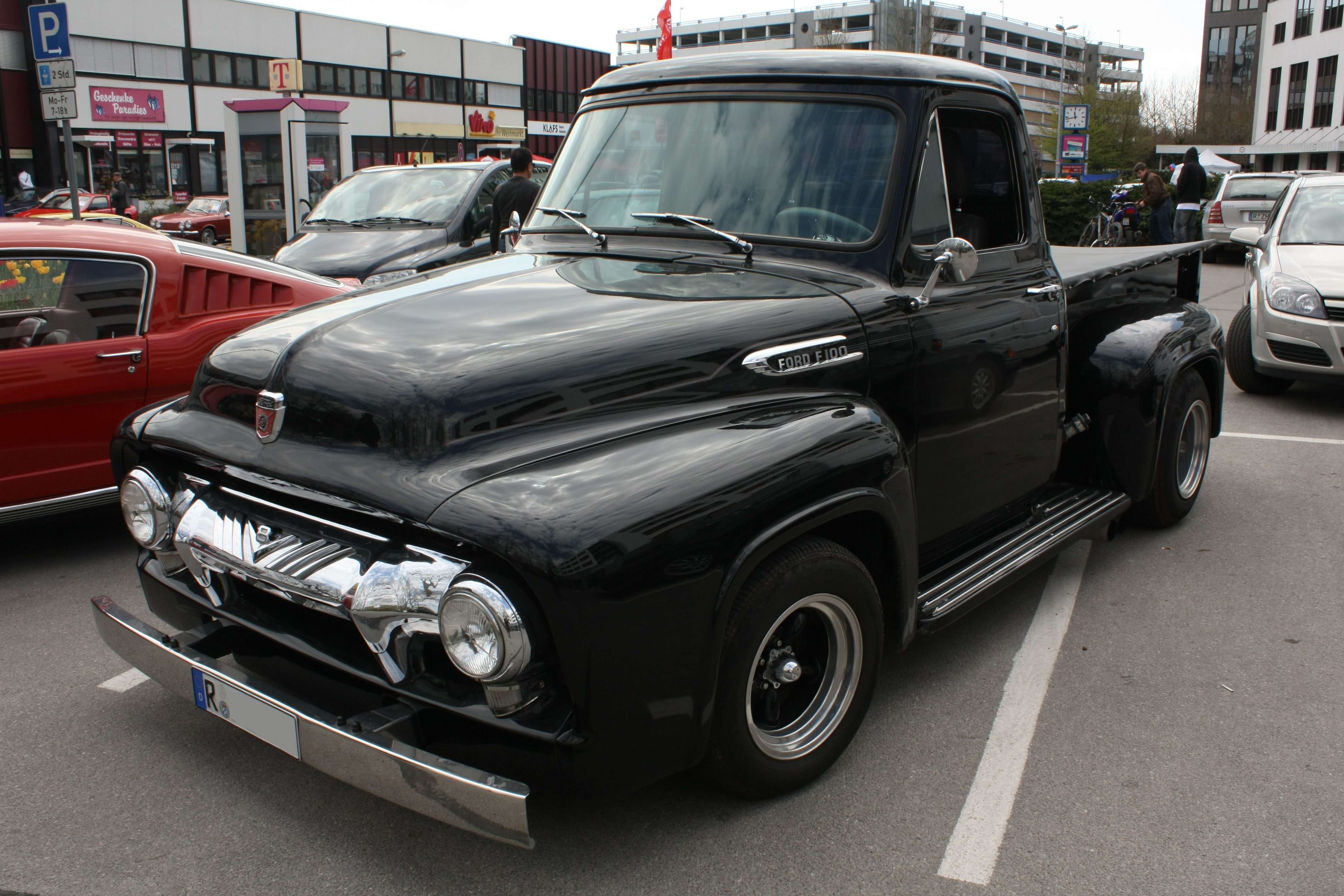 Ford_F100_1954_Front.jpg