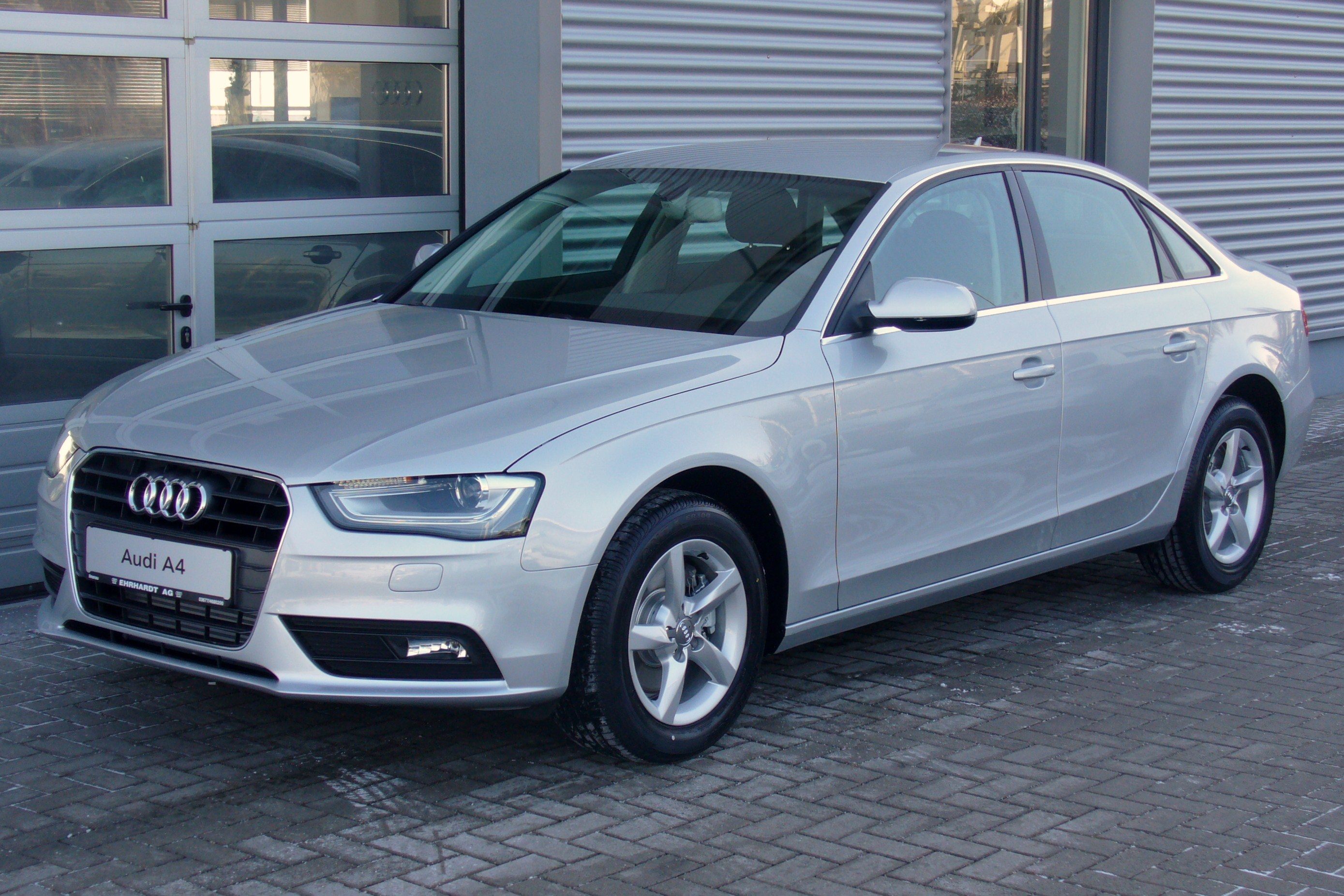 Audi_A4_B8_Facelift_Limousine_Ambiente_1.8_TFSI_multitronic_Eissilber.JPG
