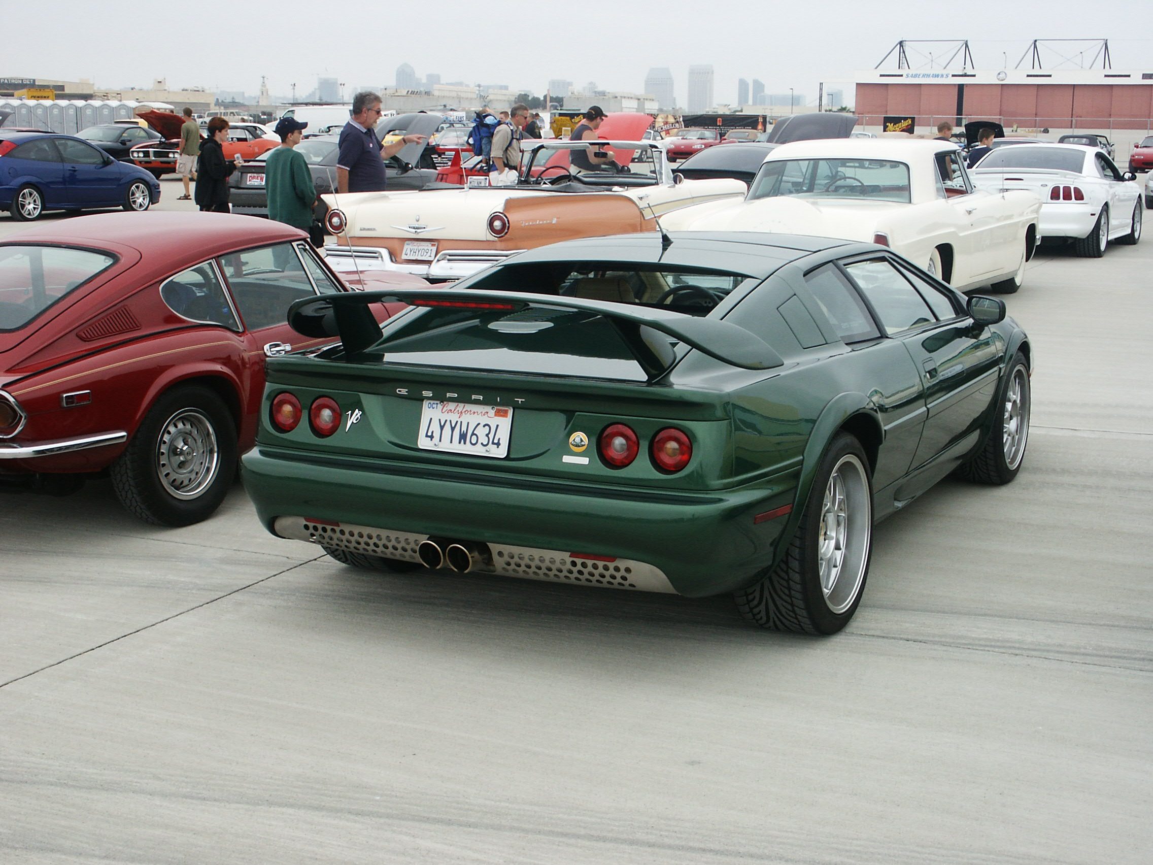 Green_Lotus_Esprit_V8_2001_US-Version_back.jpg