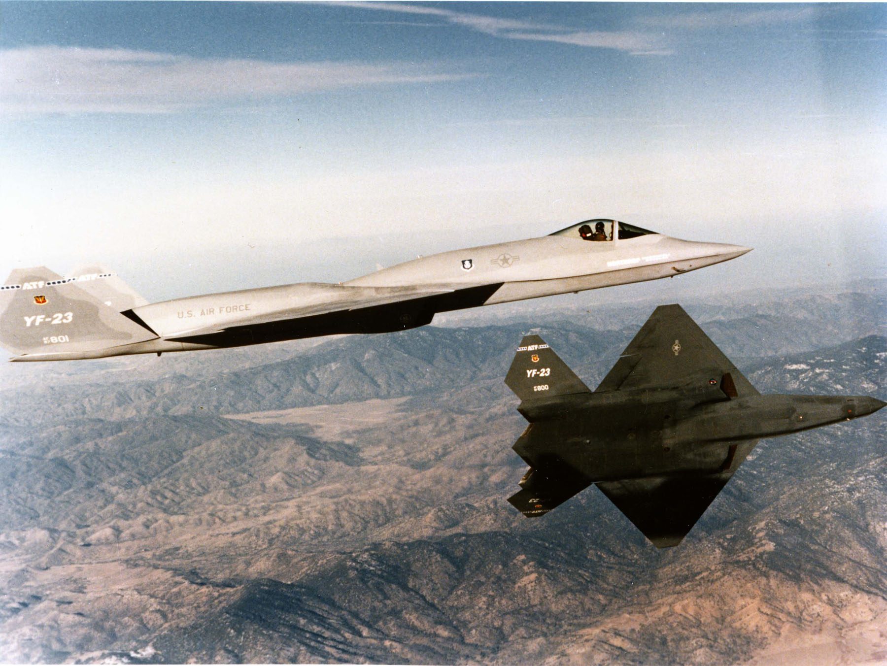 Both_YF-23s_in_flight.jpg