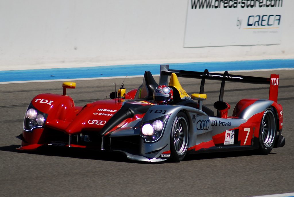 The_-7_Audi_R15_TDI_Plus_of_Audi_Sport_Team_Joest_driven_by_Rinaldo_Capello_and_Allan_McNish_at_8_heures_du_Castellet_2010.jpg