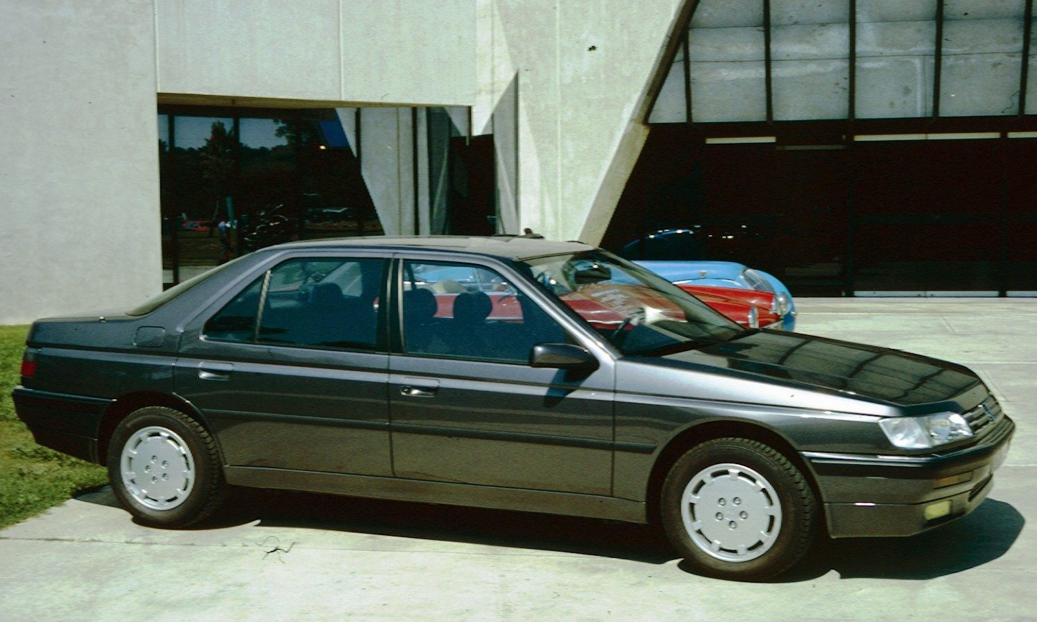 Peugeot_605_in_profile.jpg