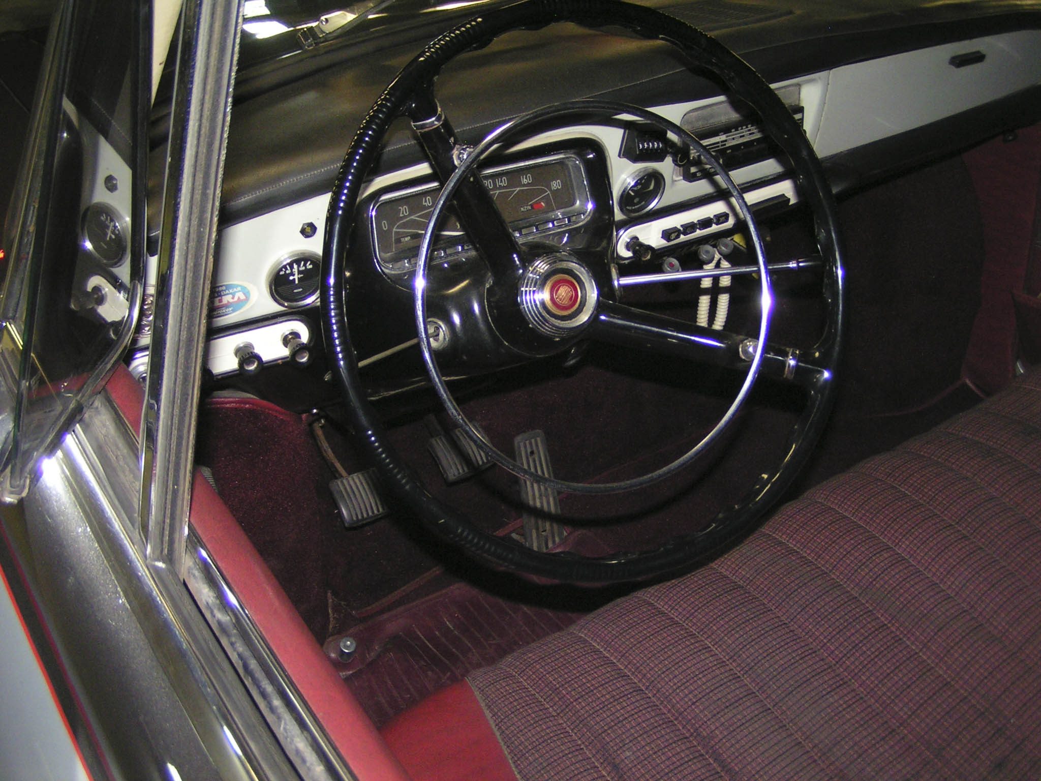 1967Tatra603-interior.jpg