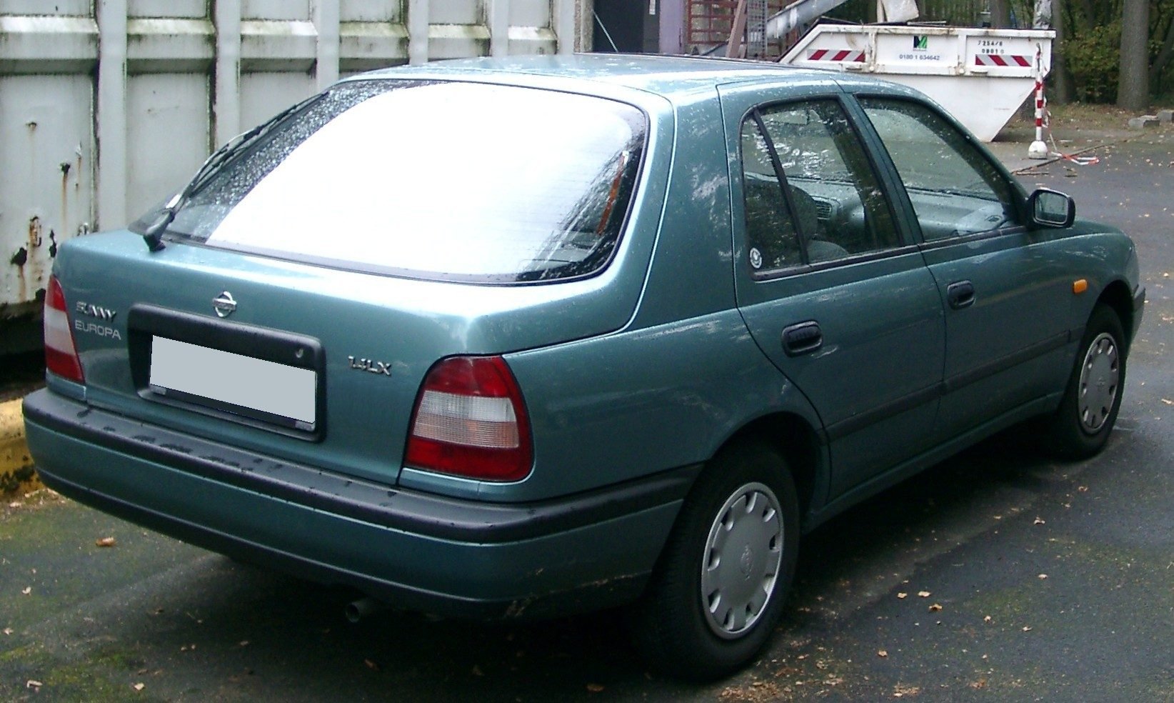 Nissan_Sunny_rear_20071002.jpg