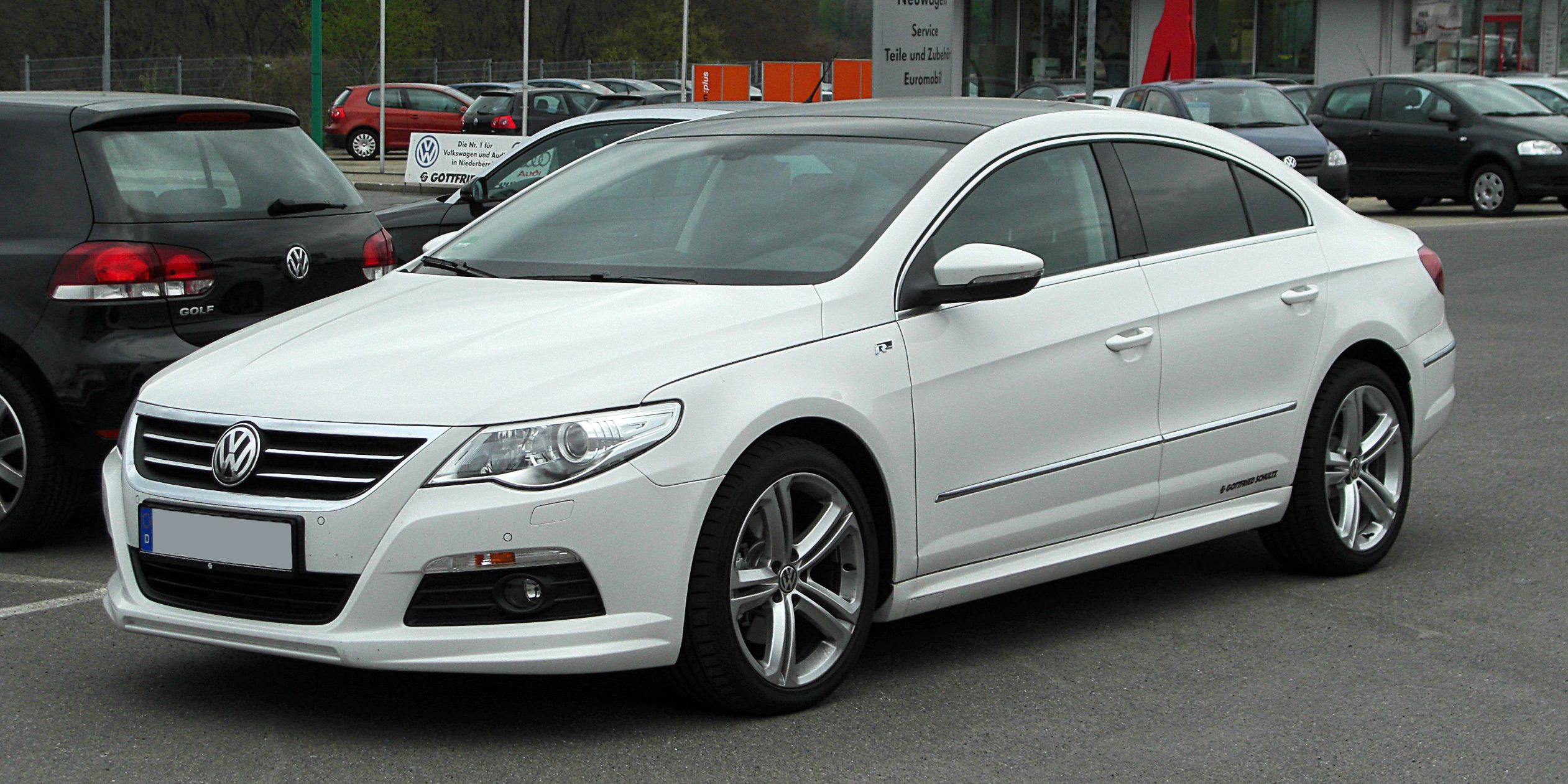 VW_Passat_CC_R-Line_%E2%80%93_Frontansicht,_7._April_2011,_Velbert.jpg