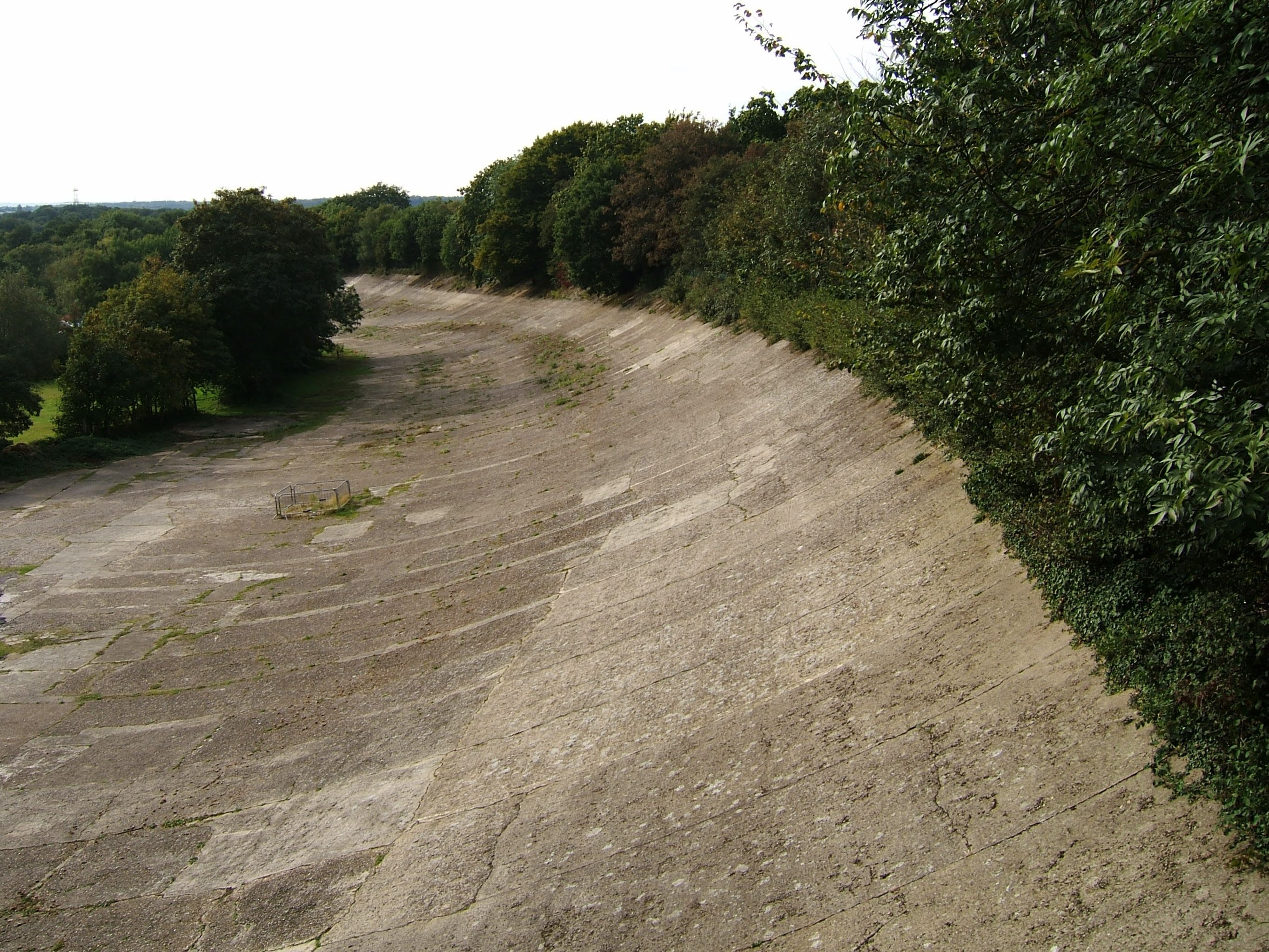 Brooklands_Members'_Banking_from_bridge.jpg