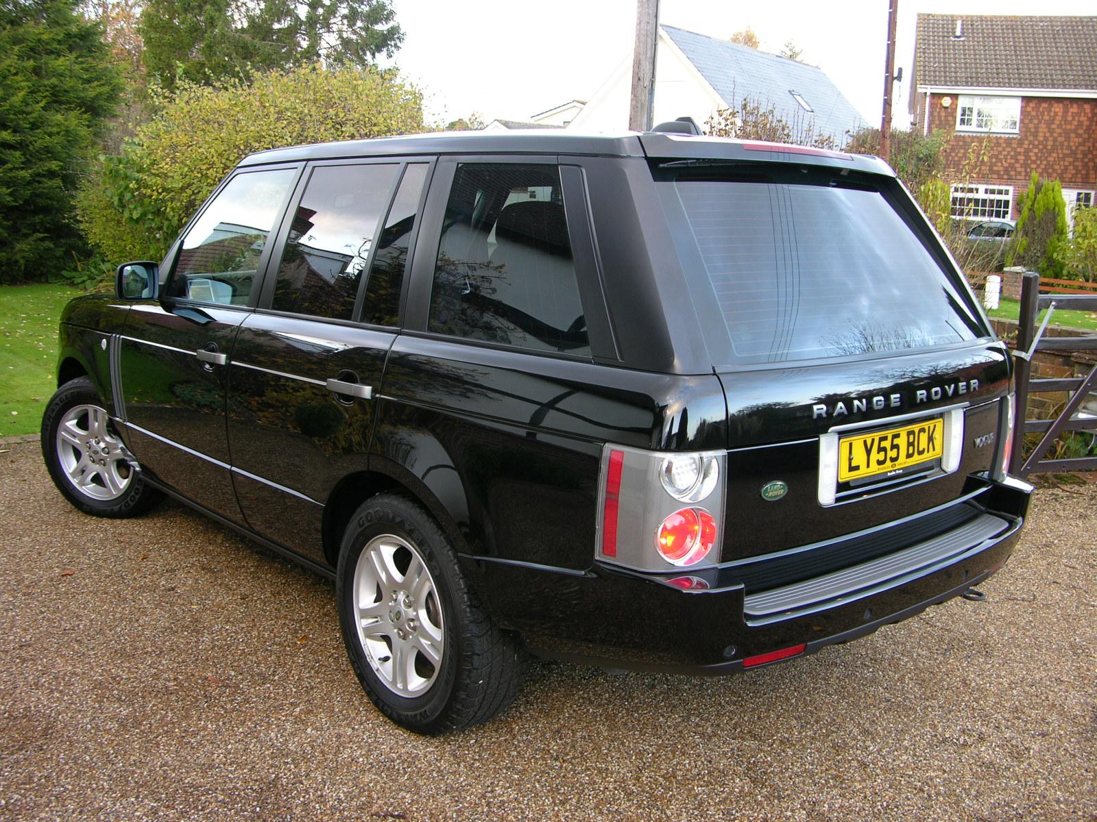 2006_Range_Rover_TD6_Vogue_-_Flickr_-_The_Car_Spy_(17).jpg