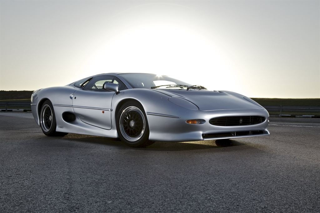 Jaguar_XJ220_Front_JagMENA.jpg