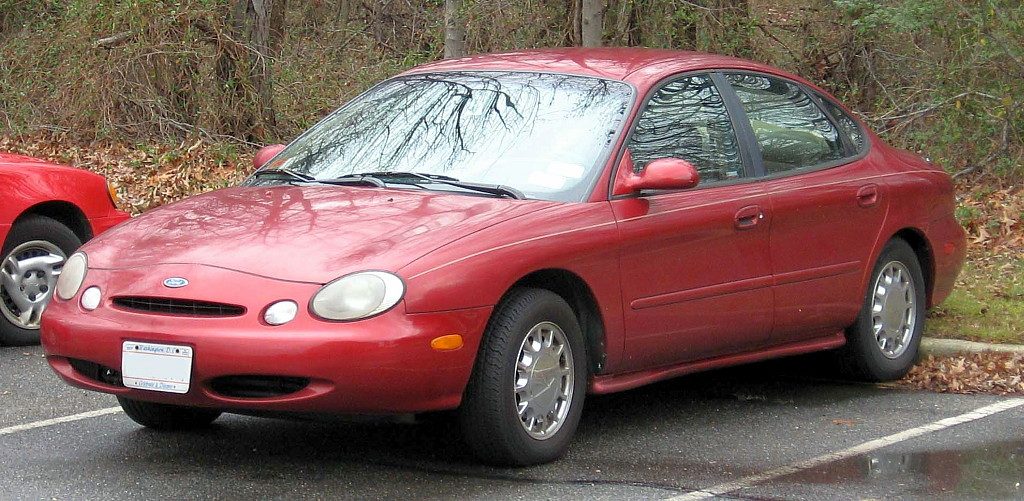 1996-97_Ford_Taurus.jpg