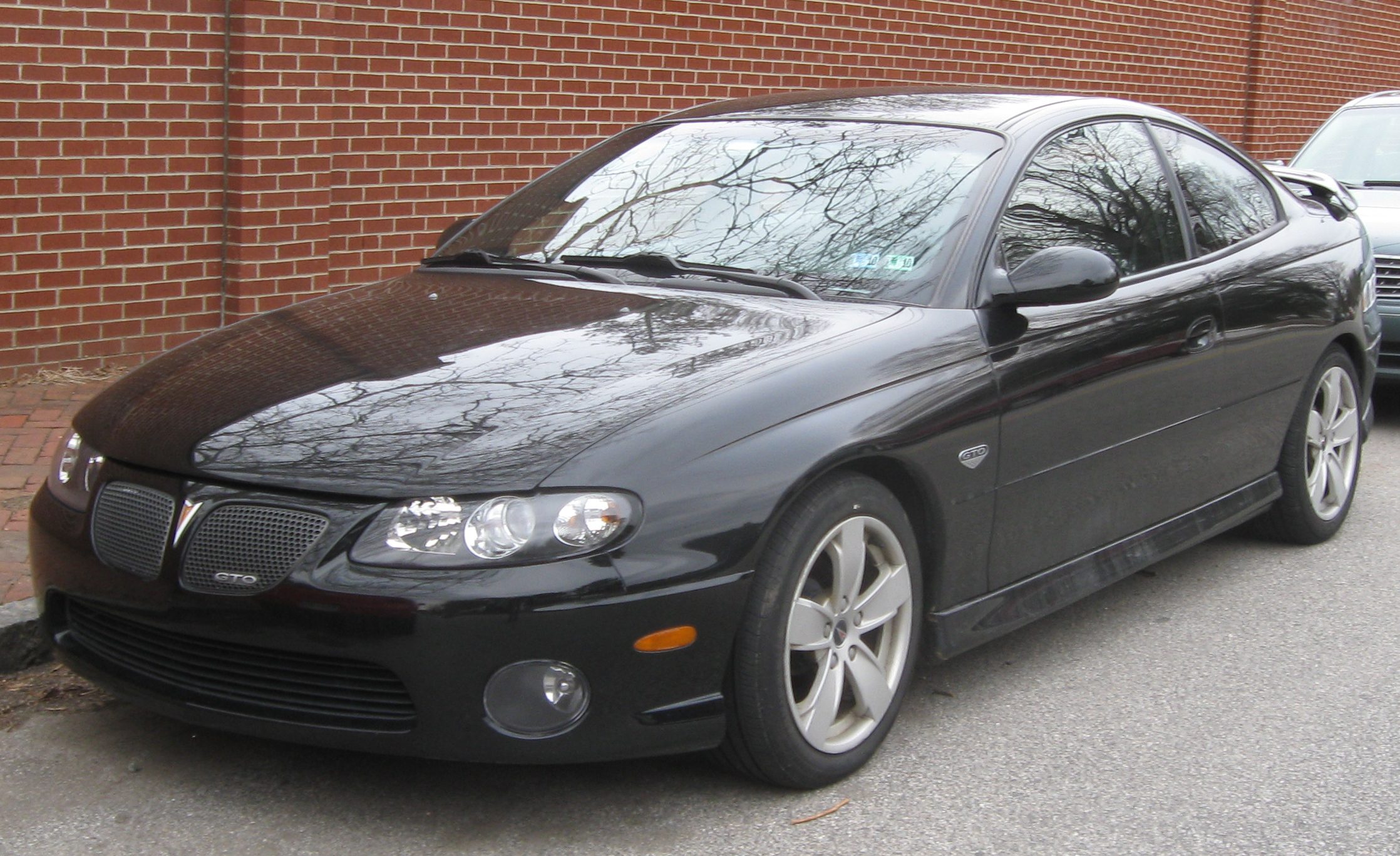 2004_Pontiac_GTO_2_--_02-26-2010.jpg