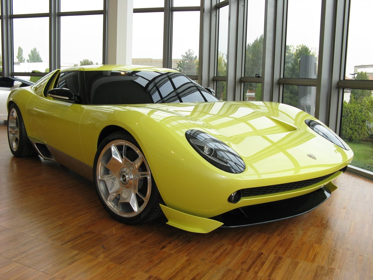 Lamborghini_Miura_Concept.jpg