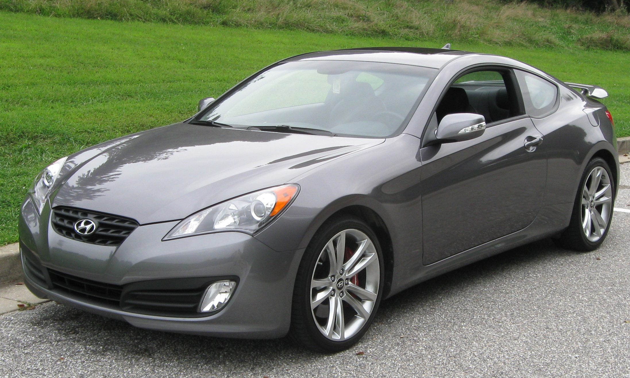 2010_Hyundai_Genesis_Coupe_3_--_08-28-2009.jpg