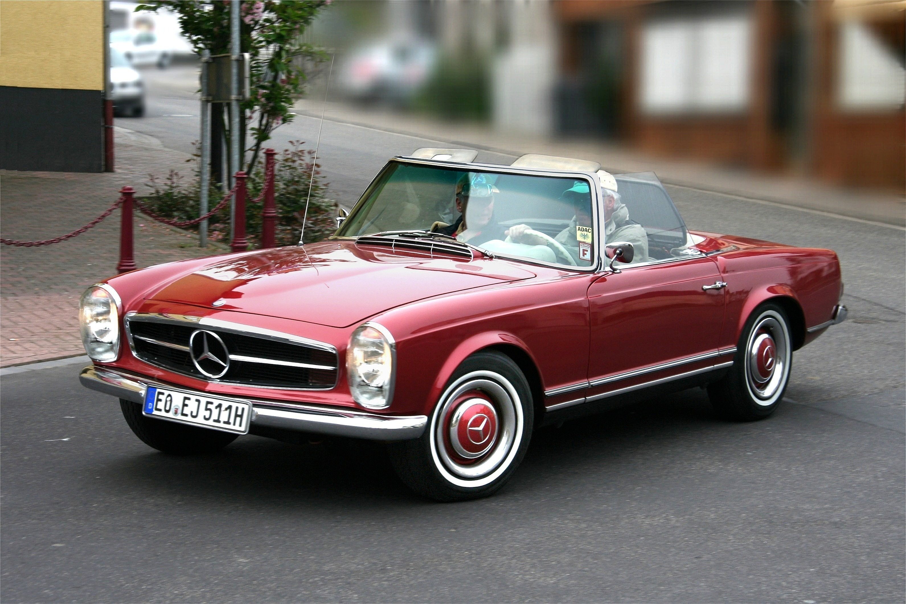 Mercedes-Benz_230_SL,_Bj._1964_(2009-05-01).jpg