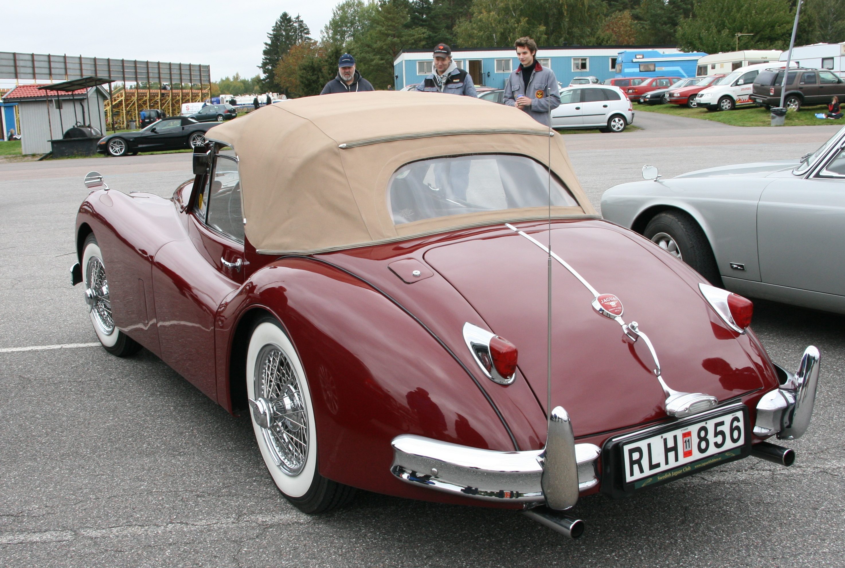 LA2_Jaguar_XK_140_DHC_1955_rear.jpg