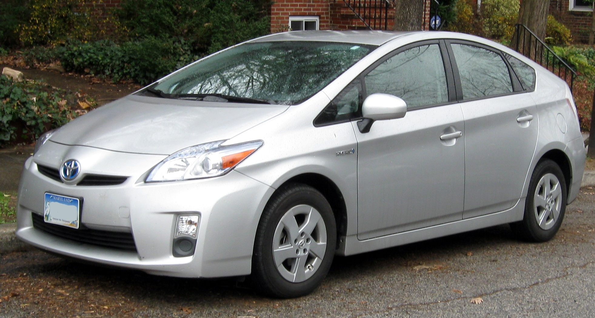 2010-2011_Toyota_Prius_--_12-21-2011.jpg