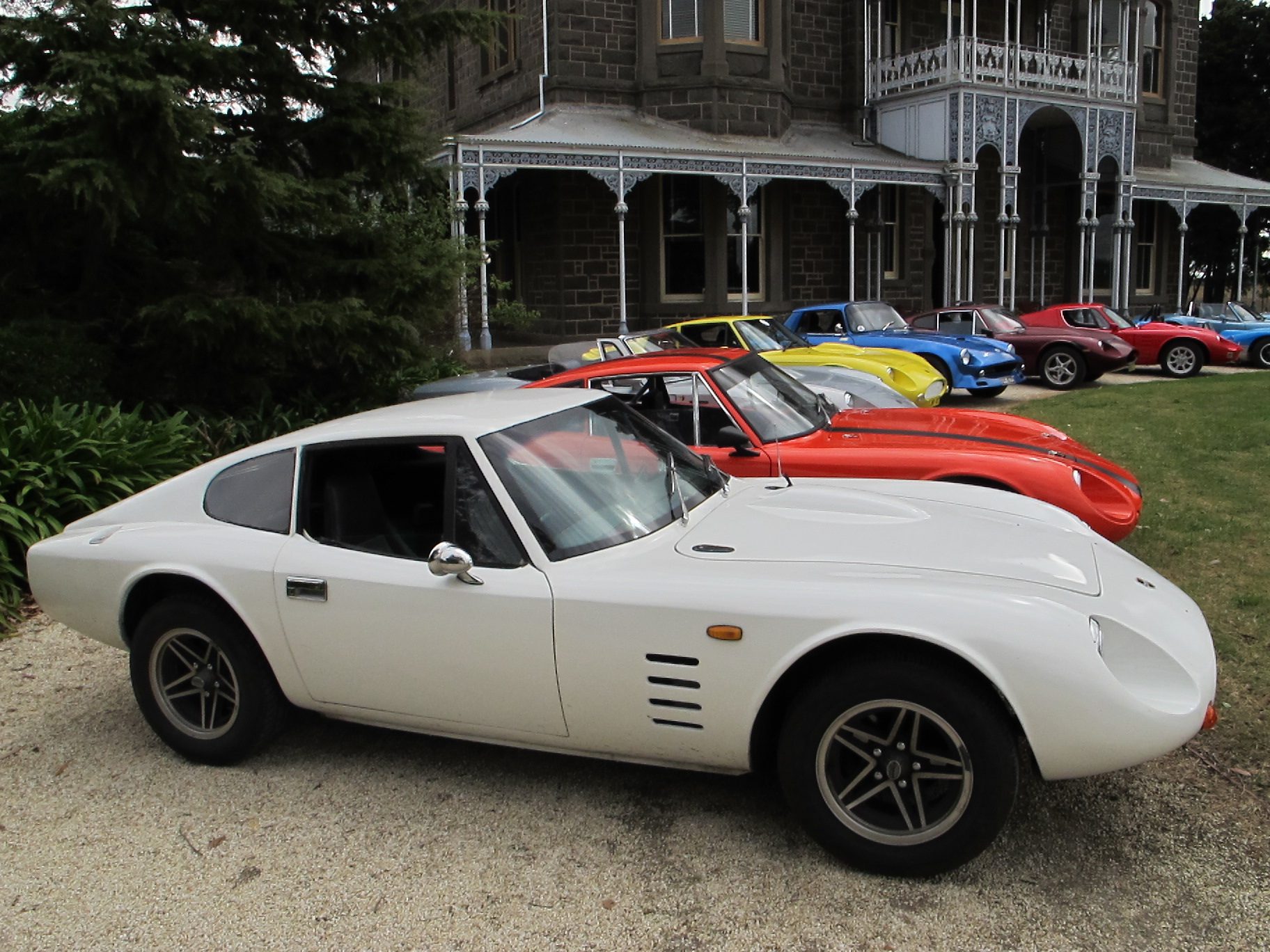 Bolwell_cars_at_Barwon_Park_Mansion3.jpg