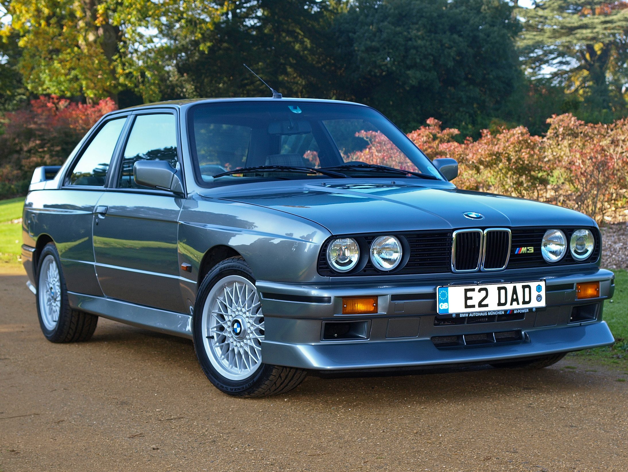 Grey_BMW_M3_E30_fr.jpg