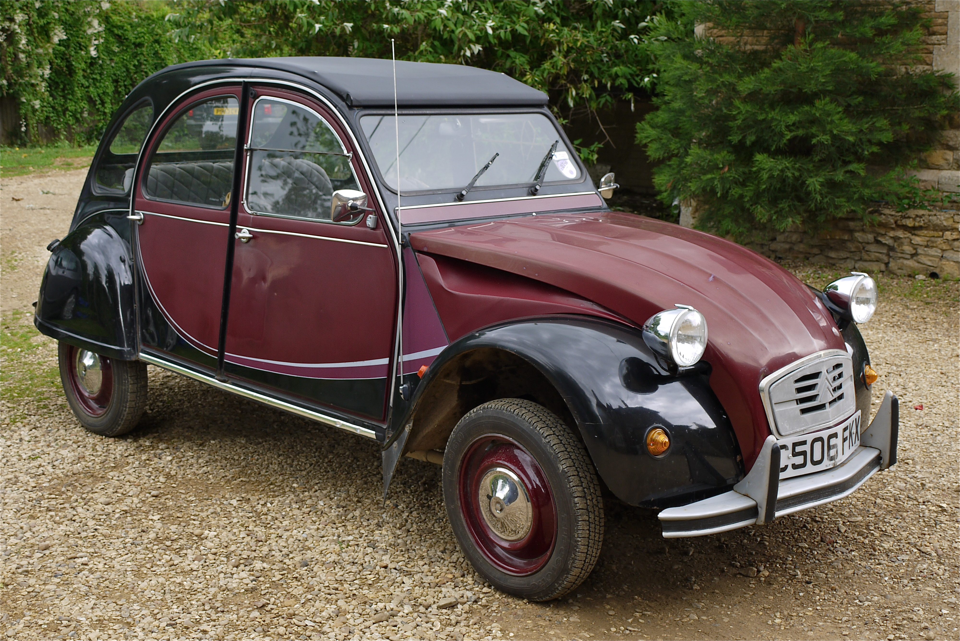 Citroen_2CV_-_Flickr_-_mick_-_Lumix.jpg