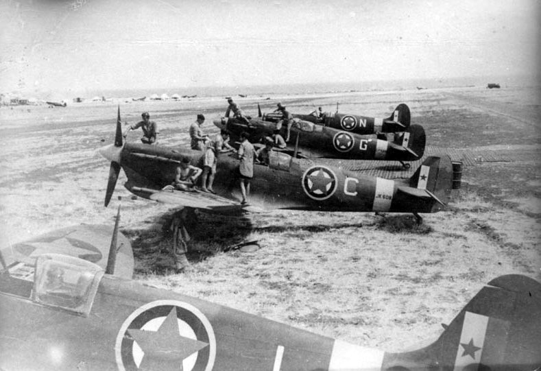 Spitfires_of_the_No_352_%28Y%29_Squadron_RAF%2C_aka_Balkan_Air_Force_%2818_August_1944%29.jpg