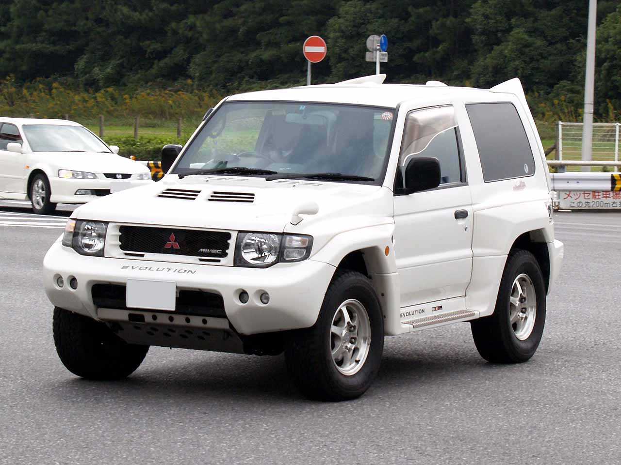 Mitsubishi_pajero-evolution_I.jpg