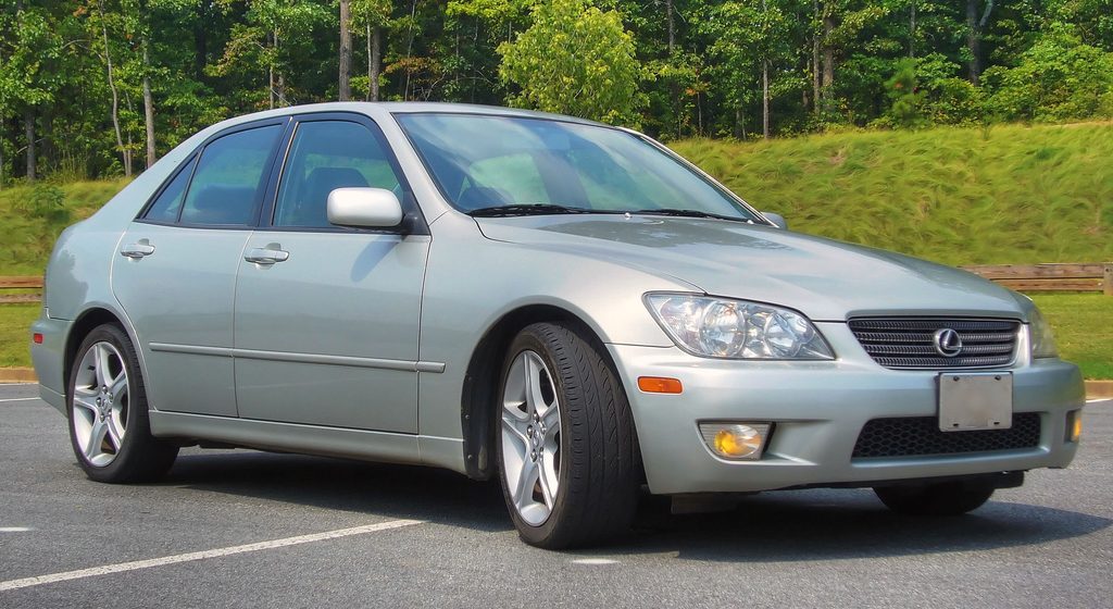 Lexus_IS_300_Millennium_Silver_Metallic.jpg