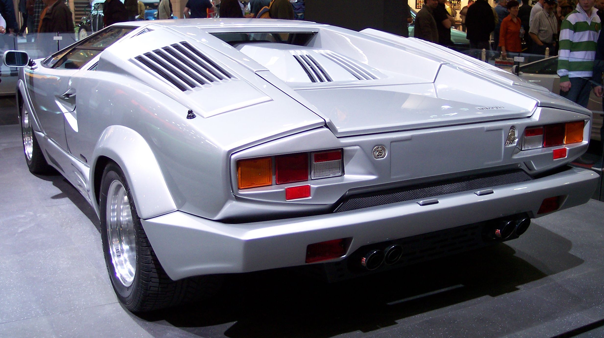 Lamborghini_Countach_silver_25_Years_Edition_hl_TCE.jpg