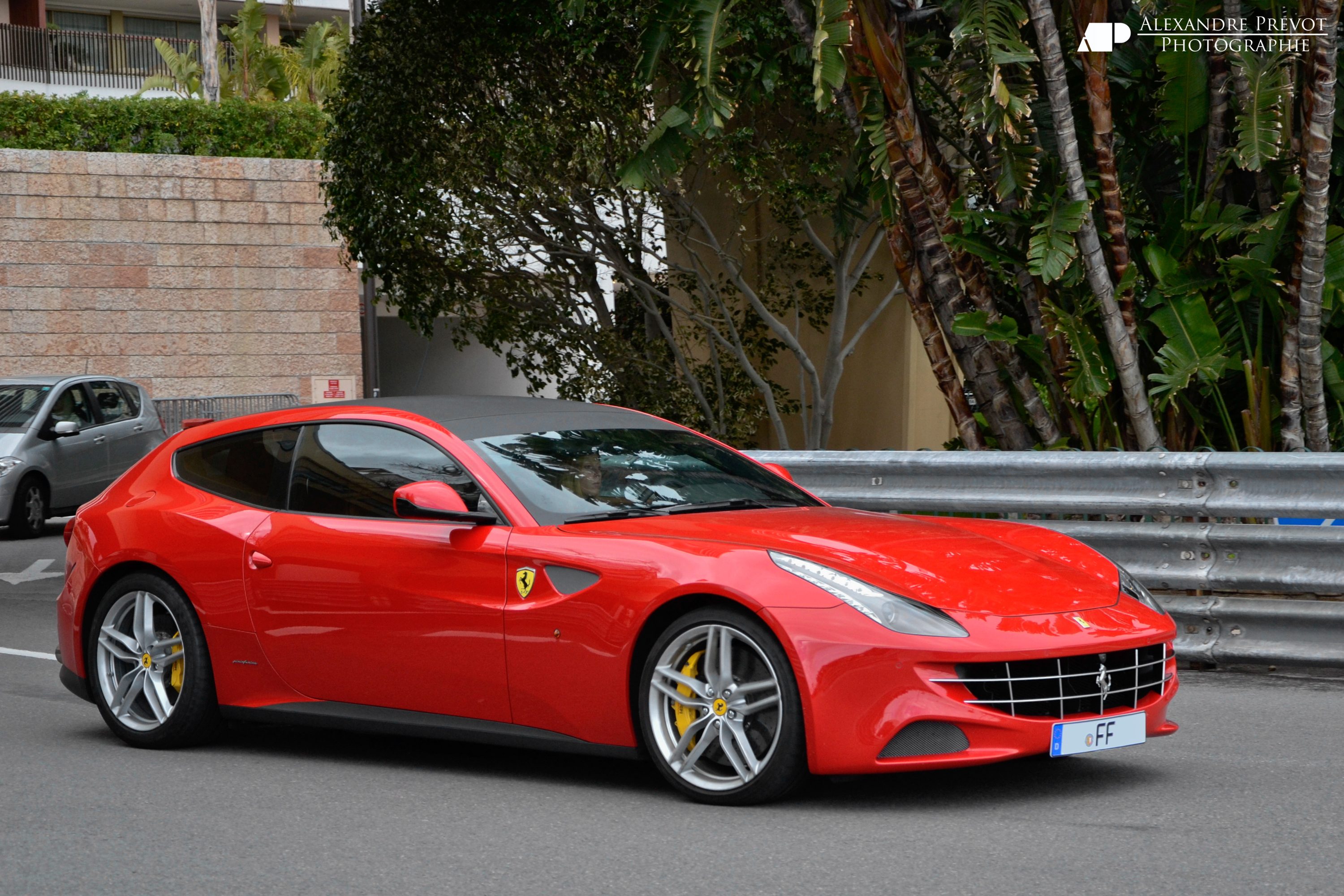 Ferrari_FF_-_Flickr_-_Alexandre_Pr%C3%A9vot_(3).jpg