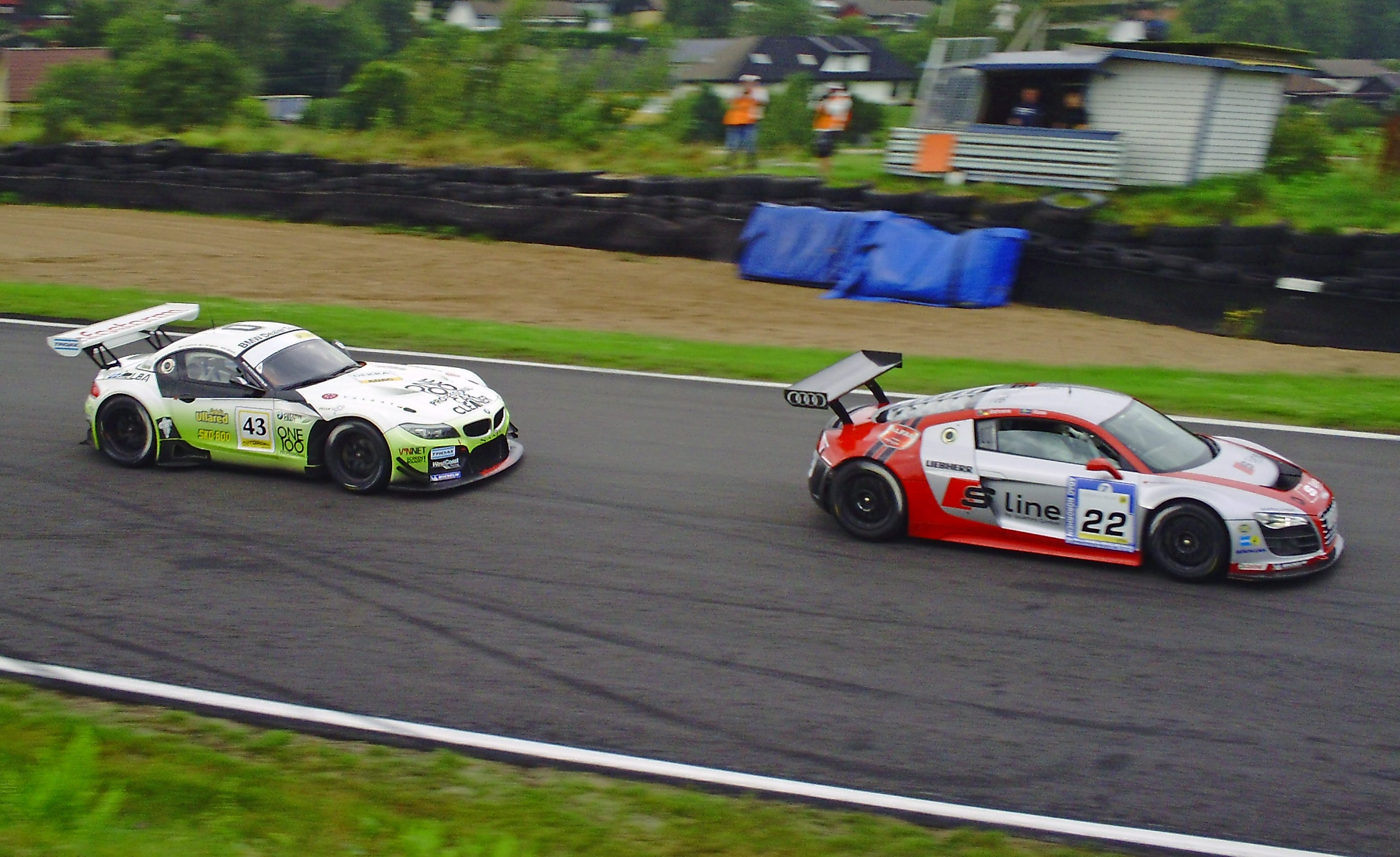 Audi_R8_BMW_Z4_Swedish_GT_Falkenberg_2011.jpg