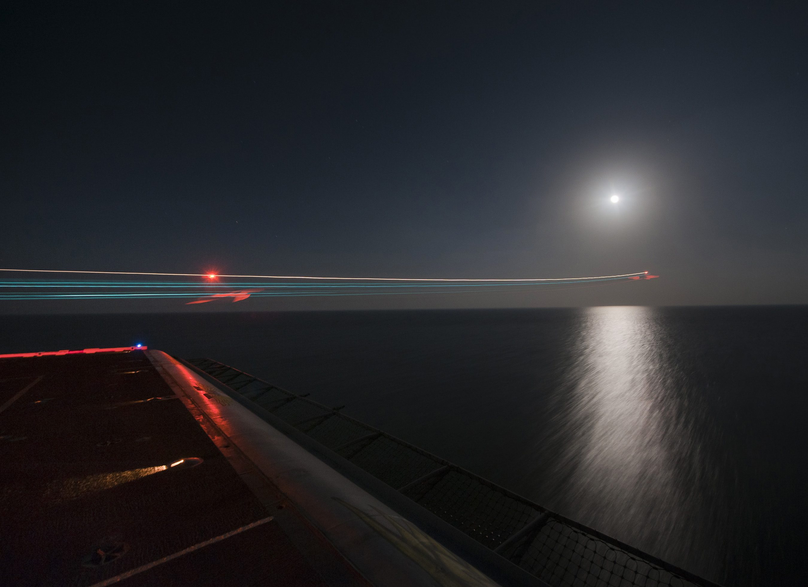 US_Navy_120111-N-DR144-083_An_F-A-18_Hornet_launches_from_the_flight_deck_aboard_the_Nimitz-class_aircraft_carrier_USS_Carl_Vinson_%28CVN_70%29.jpg