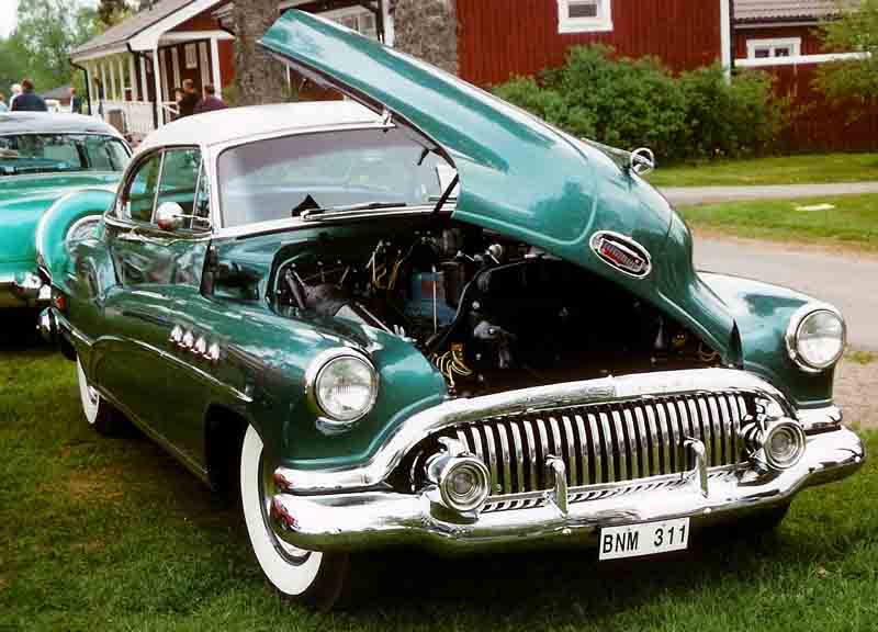 Buick_Roadmaster_2-Dorrars_HT_1951_2.jpg