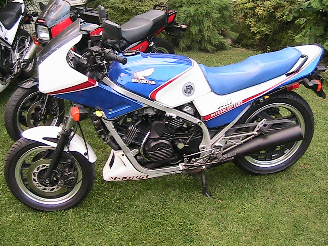 1983_Honda_Interceptor_VF750F.jpg