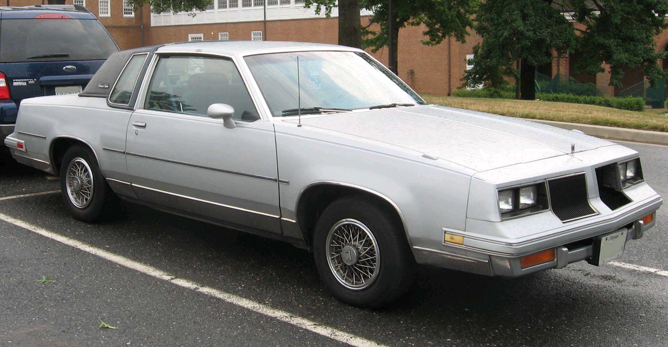 1986_Oldsmobile_Cutlass_Salon.jpg