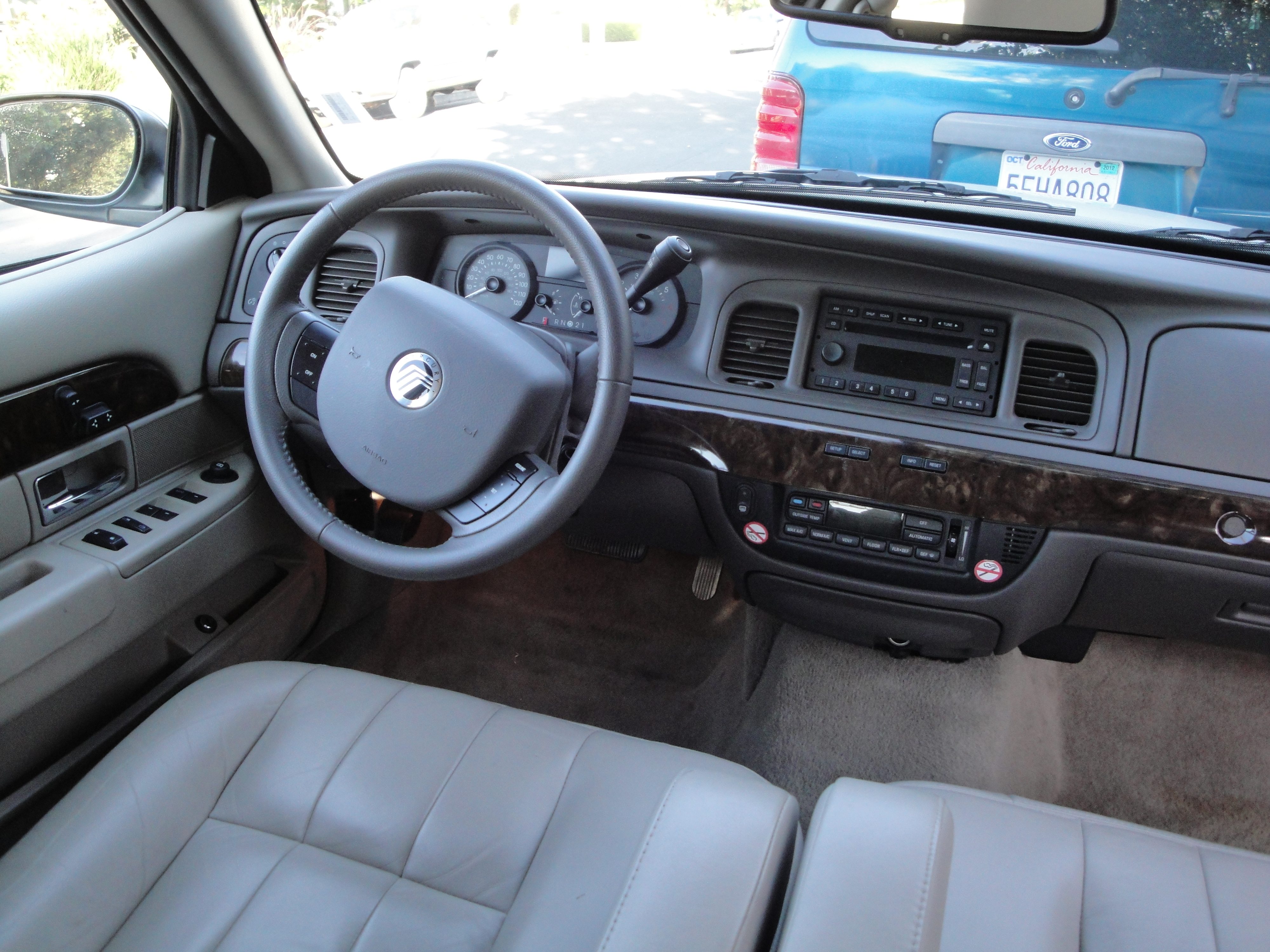 2011_Mercury_Grand_Marquis_interior.jpg