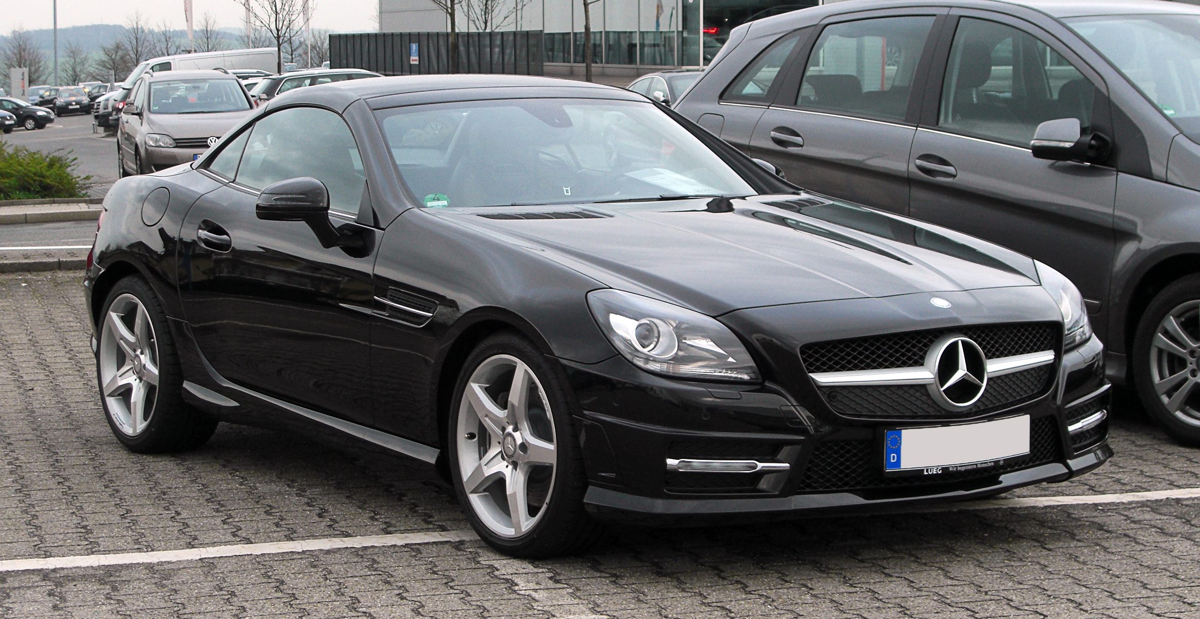 Mercedes-Benz_SLK_200_BlueEFFICIENCY_Sport-Paket_AMG_(R_172)_%E2%80%93_Frontansicht,_1._April_2011,_Velbert.jpg