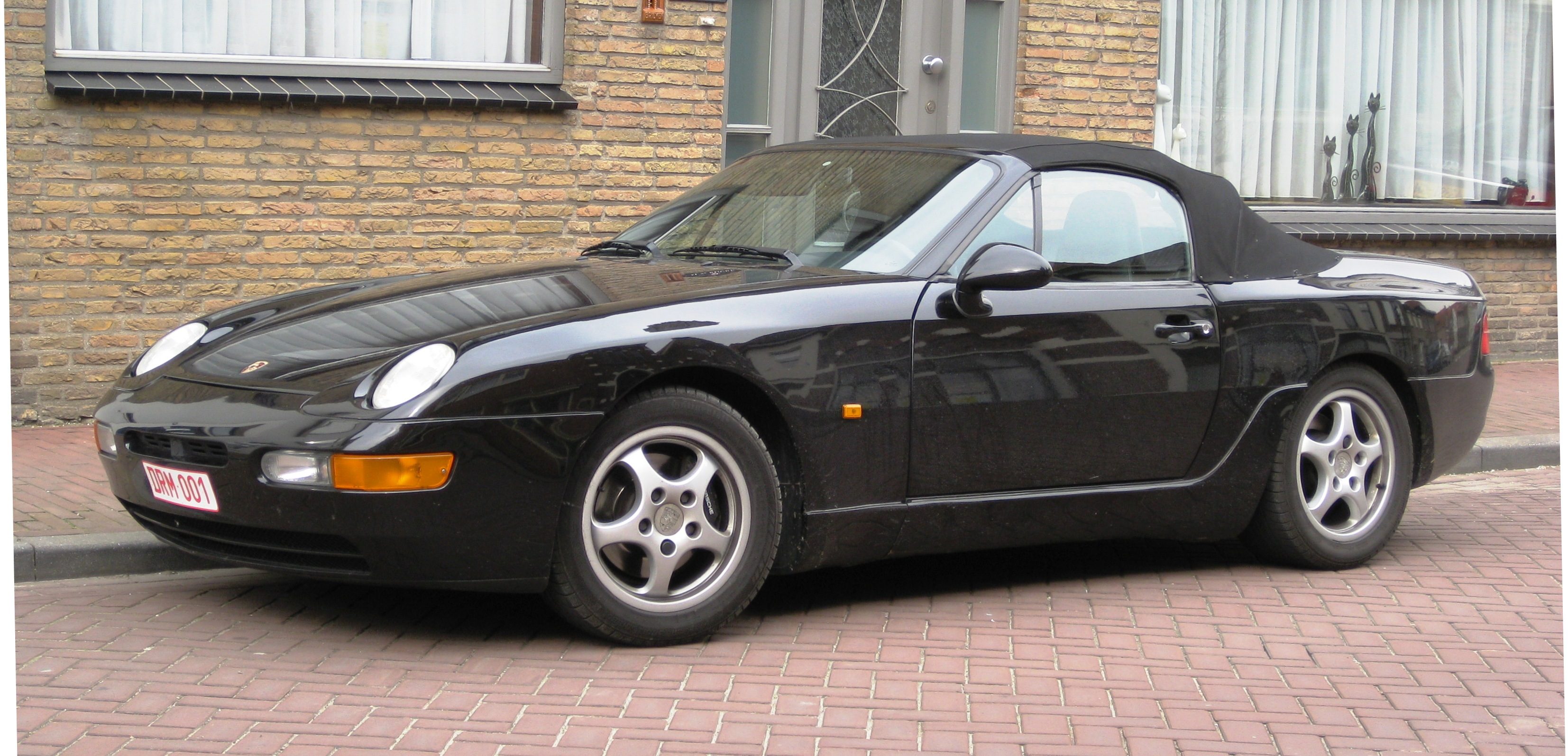 Porsche_968_cabriolet_front_three_quarters_Aardenburg.JPG