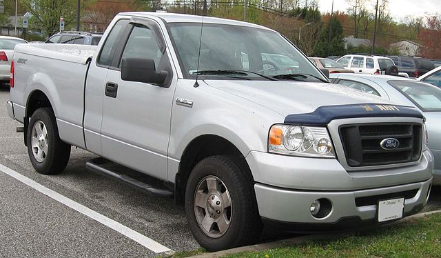 640px-04-07_Ford_F-150_regular_cab.jpg