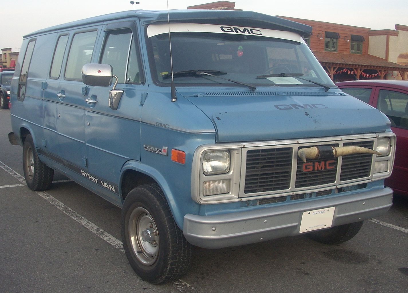 1425px-GMC_Vandura_Campwagon.jpg