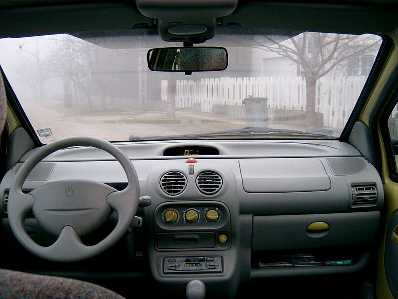 800px-Renault_twingo_interior.jpg