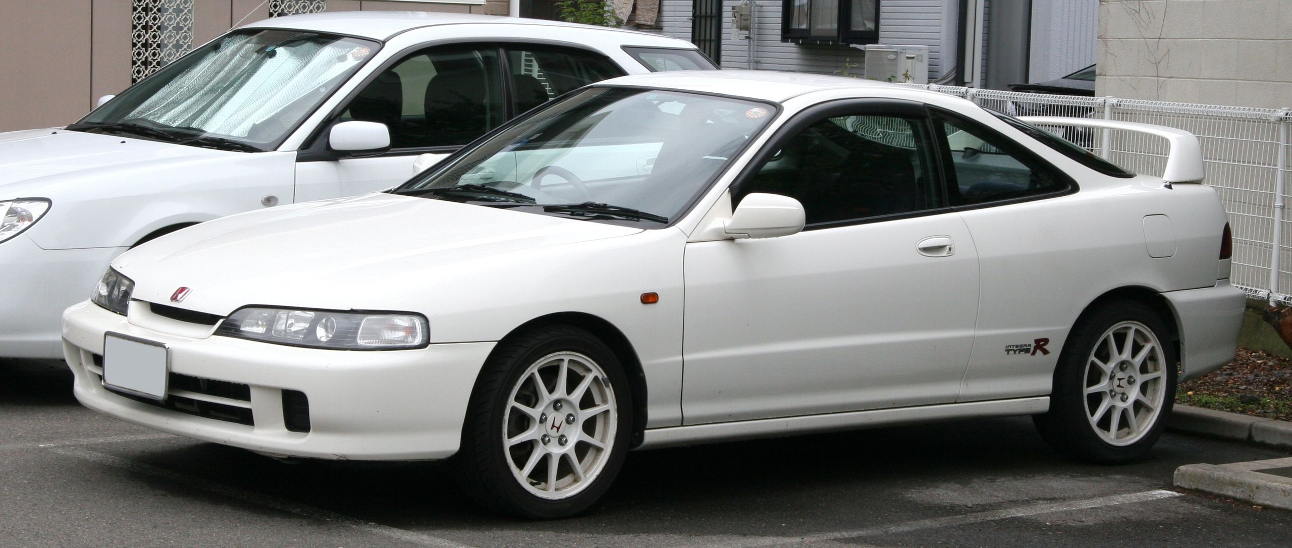 2560px-Honda_Integra_Type-R_DC2.jpg